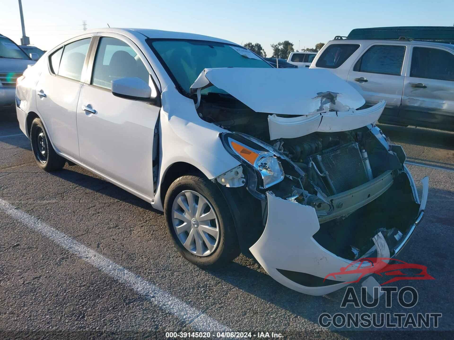 NISSAN VERSA 2018 - 3N1CN7AP8JL806503