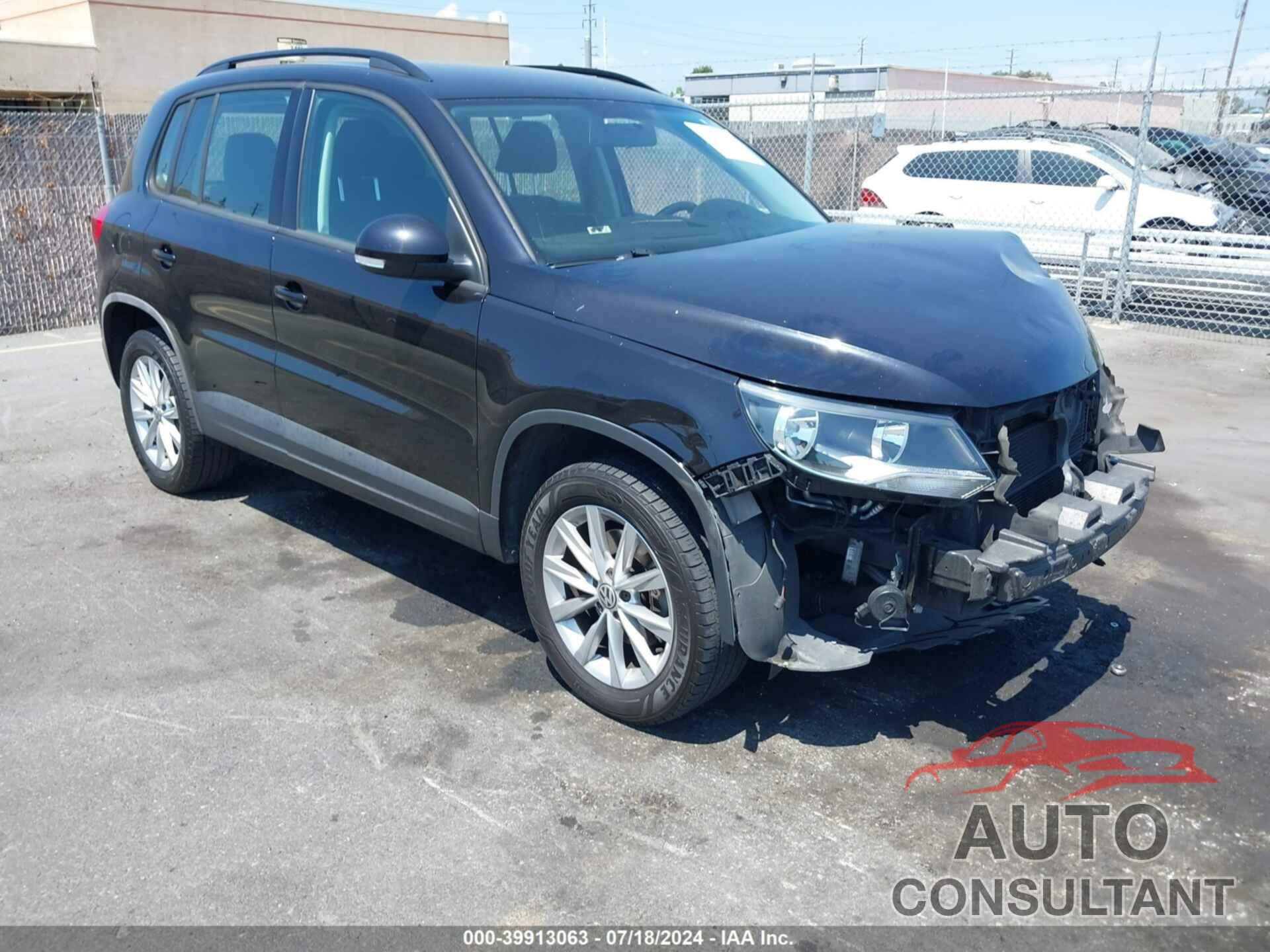 VOLKSWAGEN TIGUAN LIMITED 2018 - WVGAV7AX7JK003196