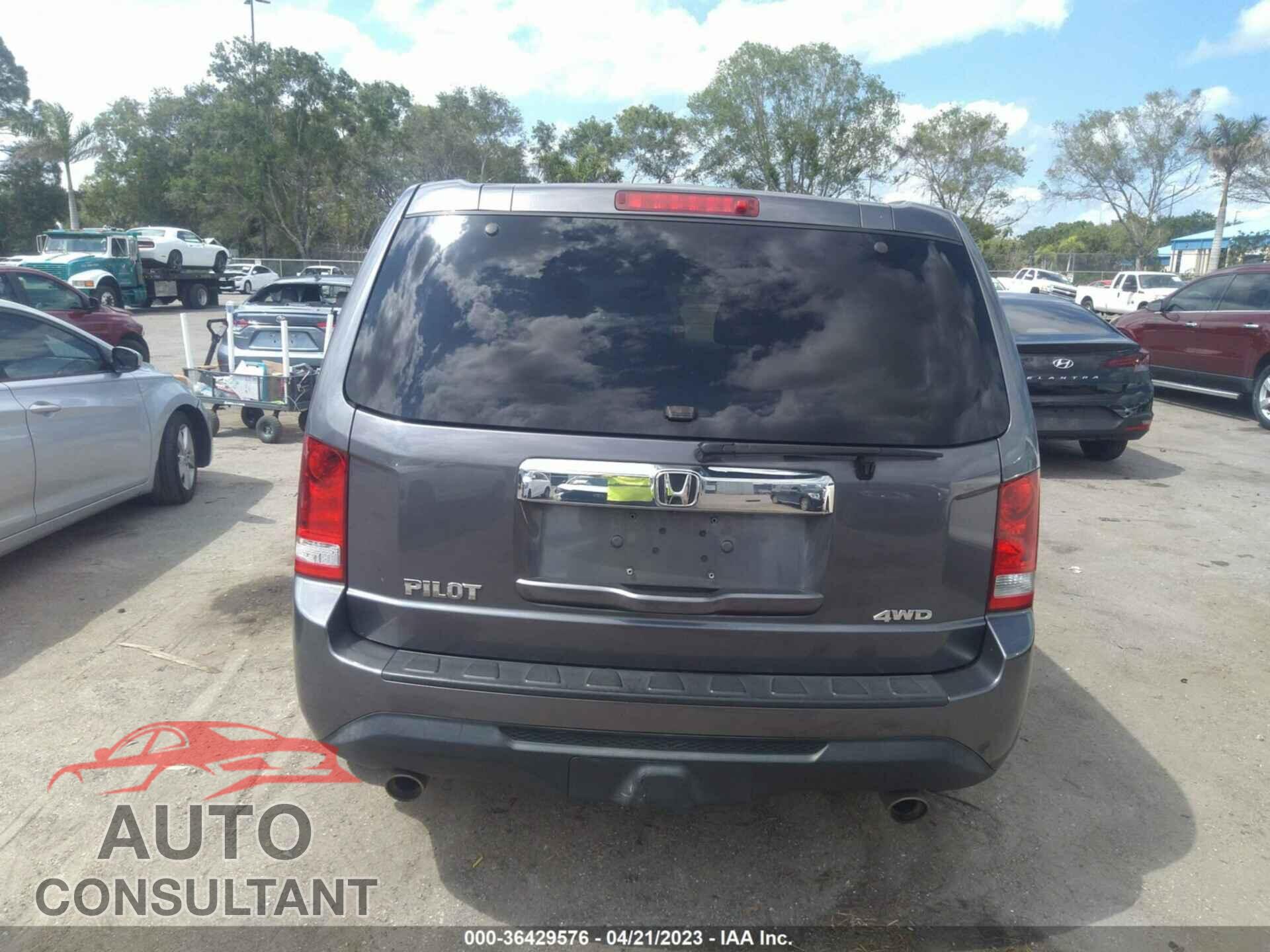 HONDA PILOT 2015 - 5FNYF4H47FB035015