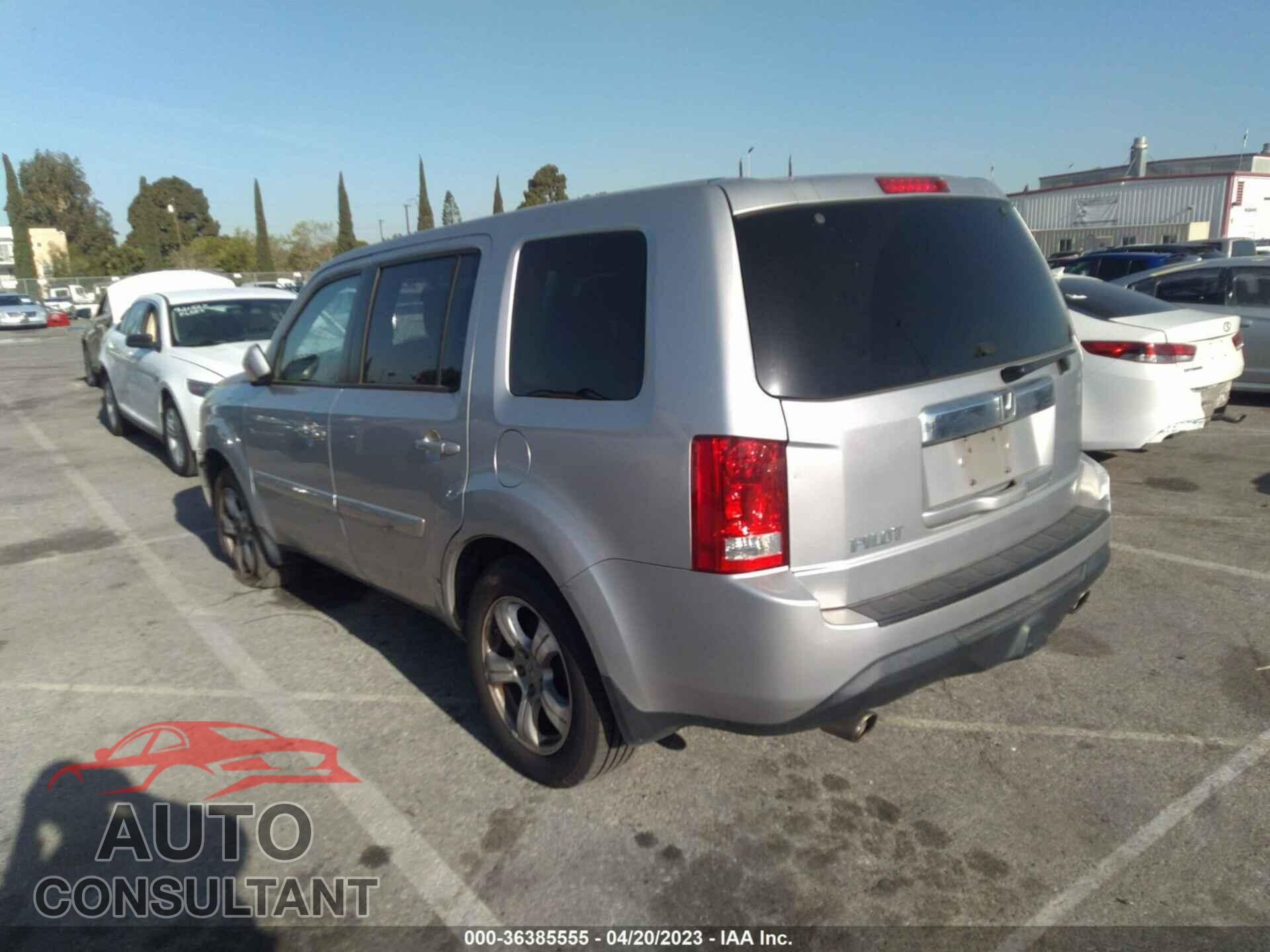 HONDA PILOT 2015 - 5FNYF3H48FB009355