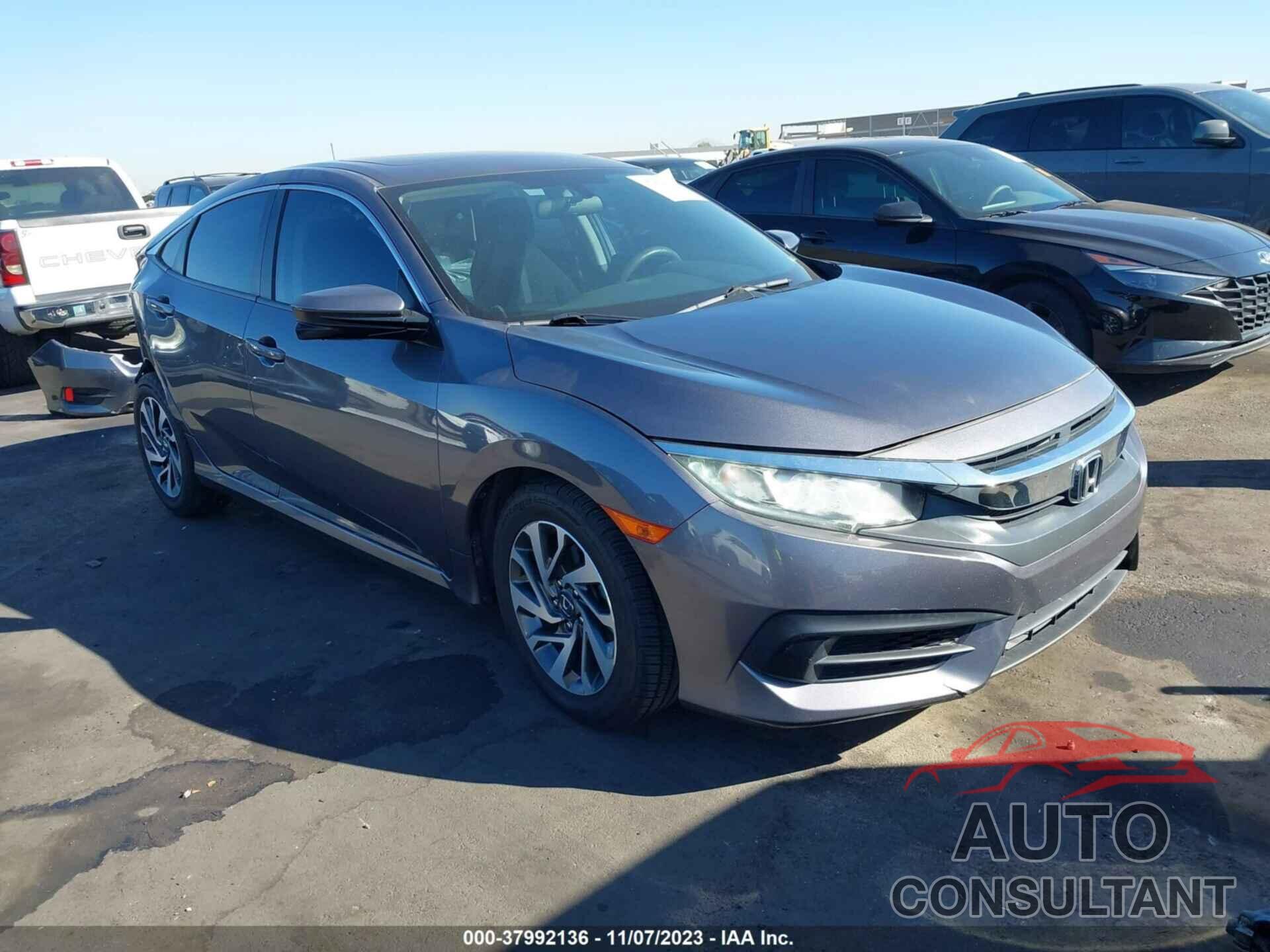 HONDA CIVIC SEDAN 2018 - 19XFC2F77JE017081