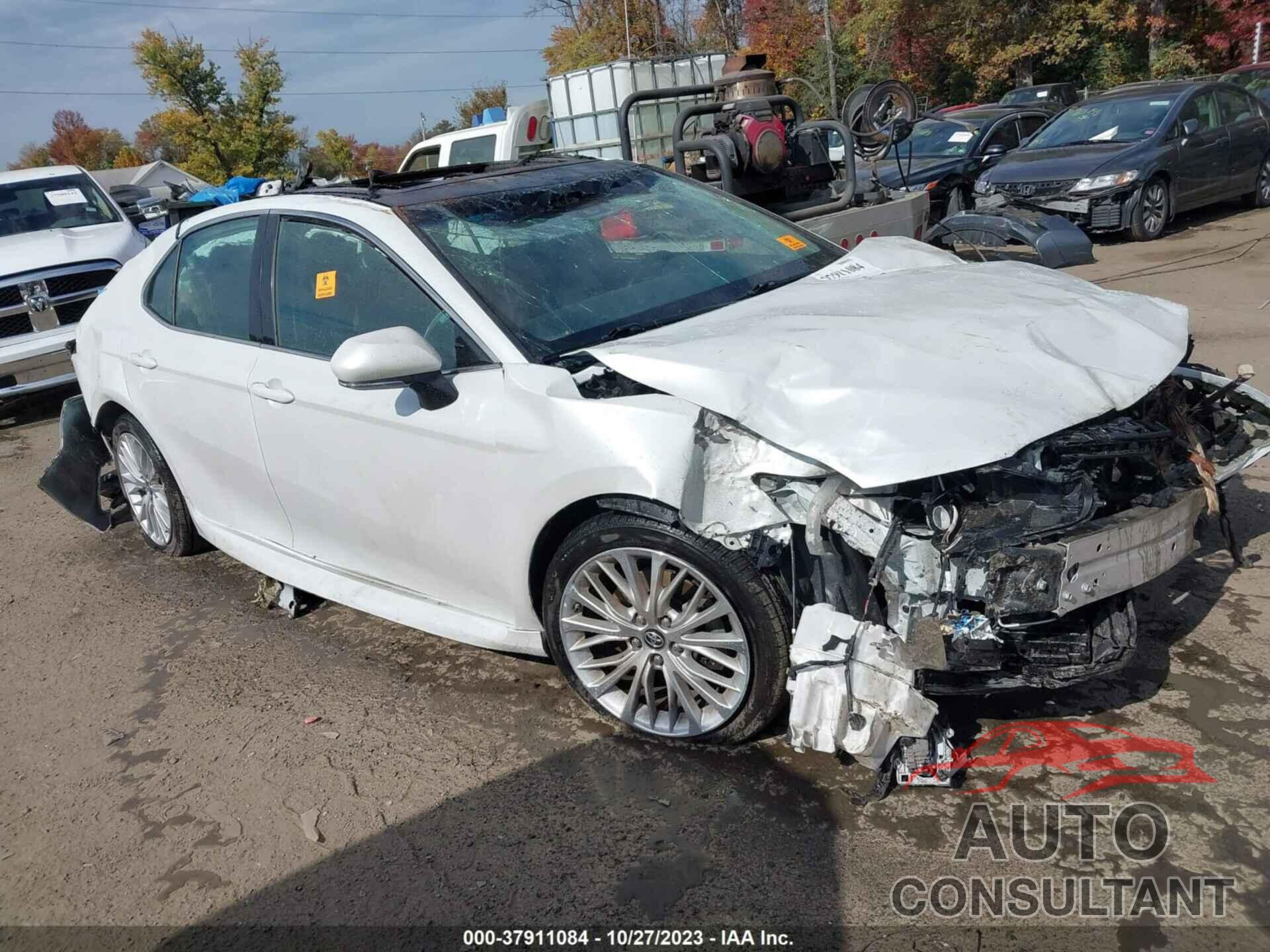 TOYOTA CAMRY 2018 - 4T1B11HK9JU666362