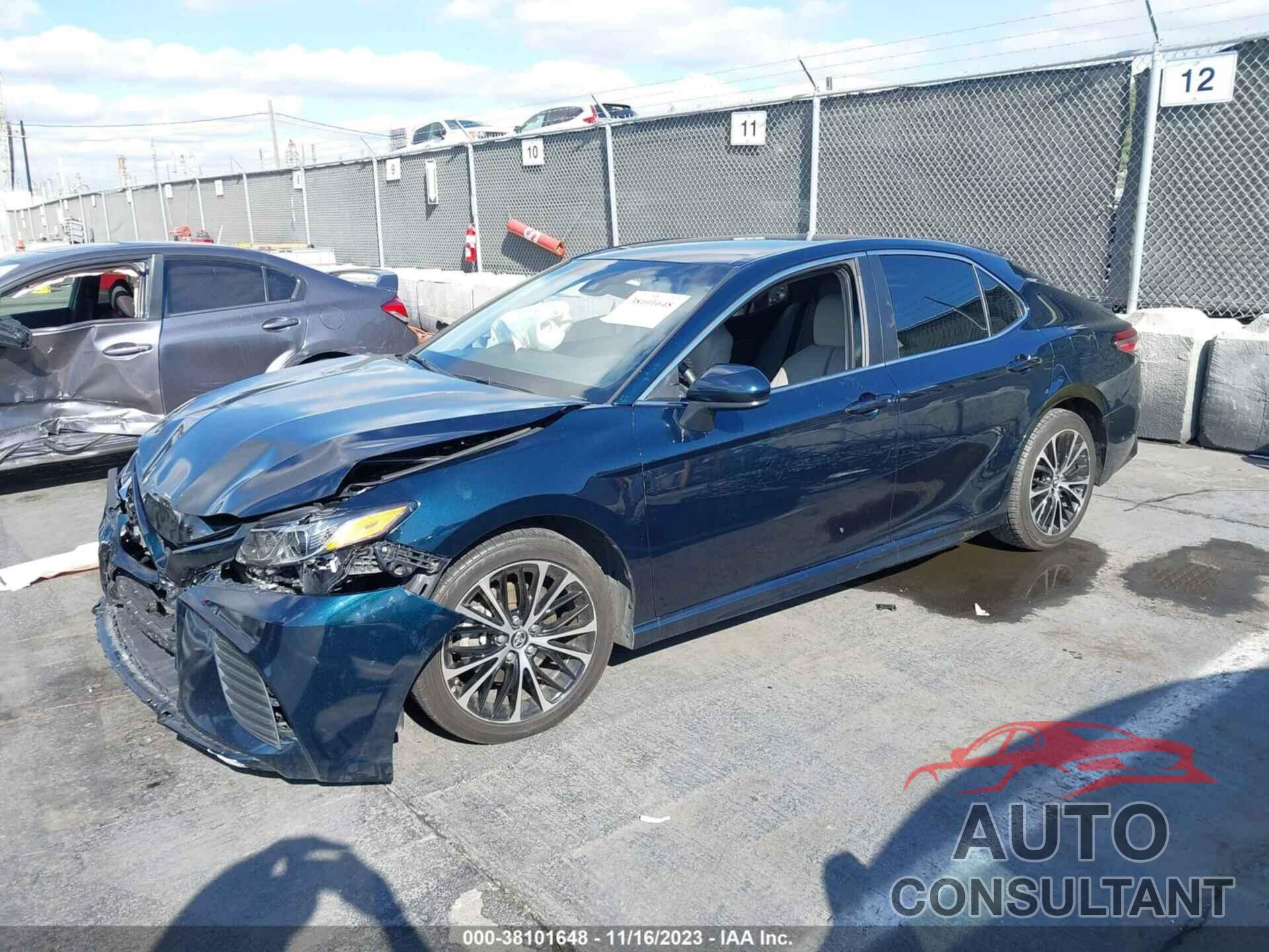 TOYOTA CAMRY 2018 - 4T1B11HK4JU554908