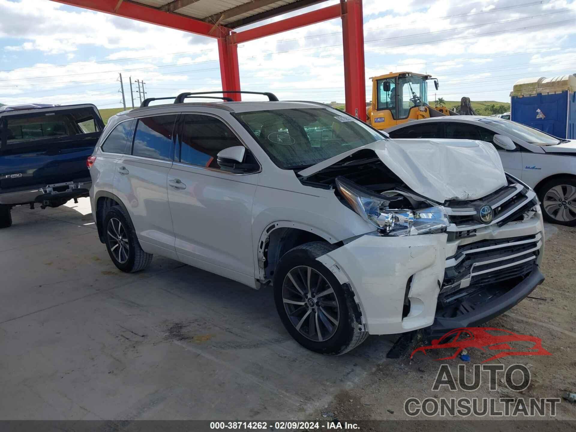 TOYOTA HIGHLANDER 2018 - 5TDJZRFH0JS542922