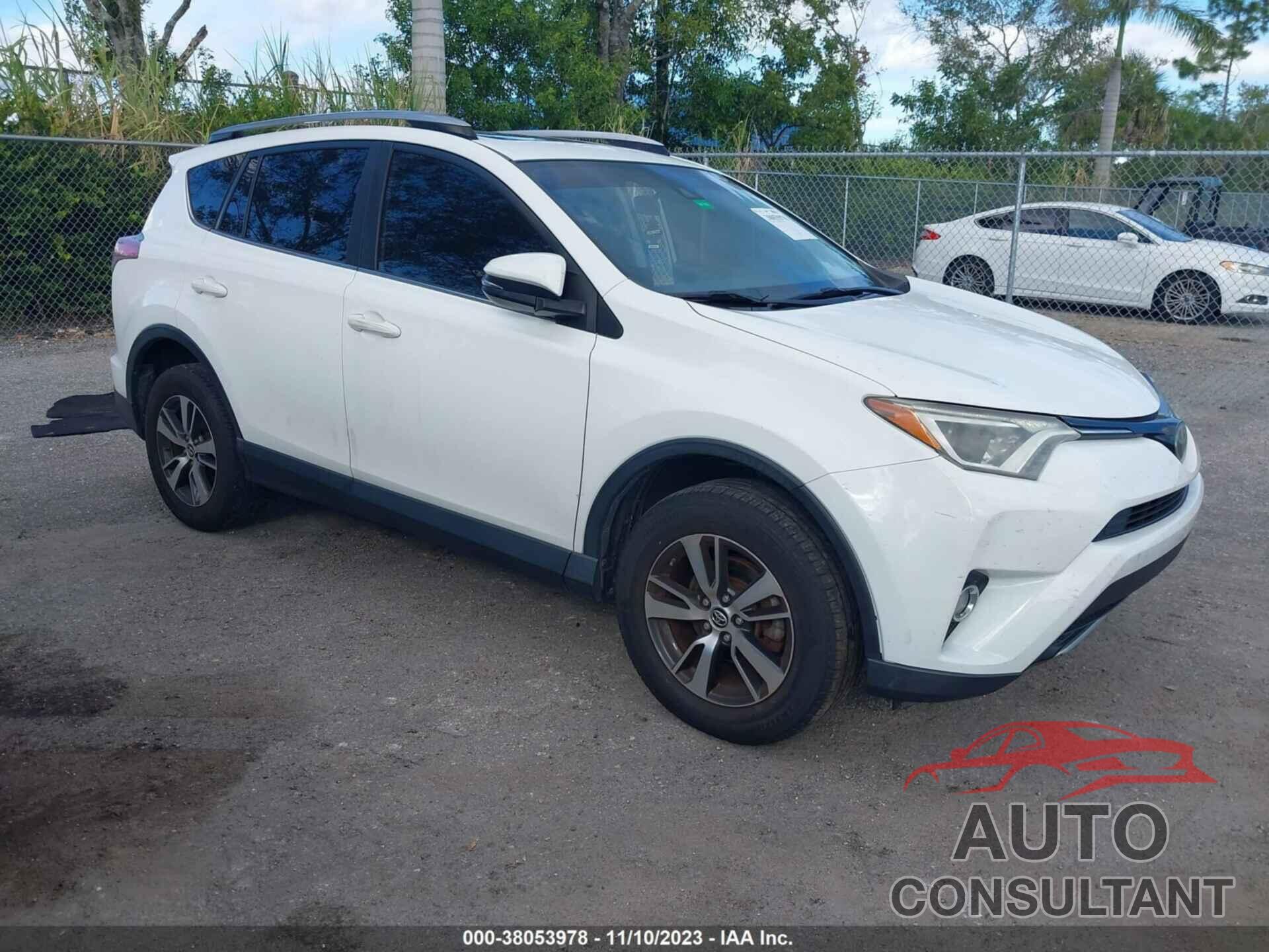 TOYOTA RAV4 2017 - JTMWFREV7HD106323