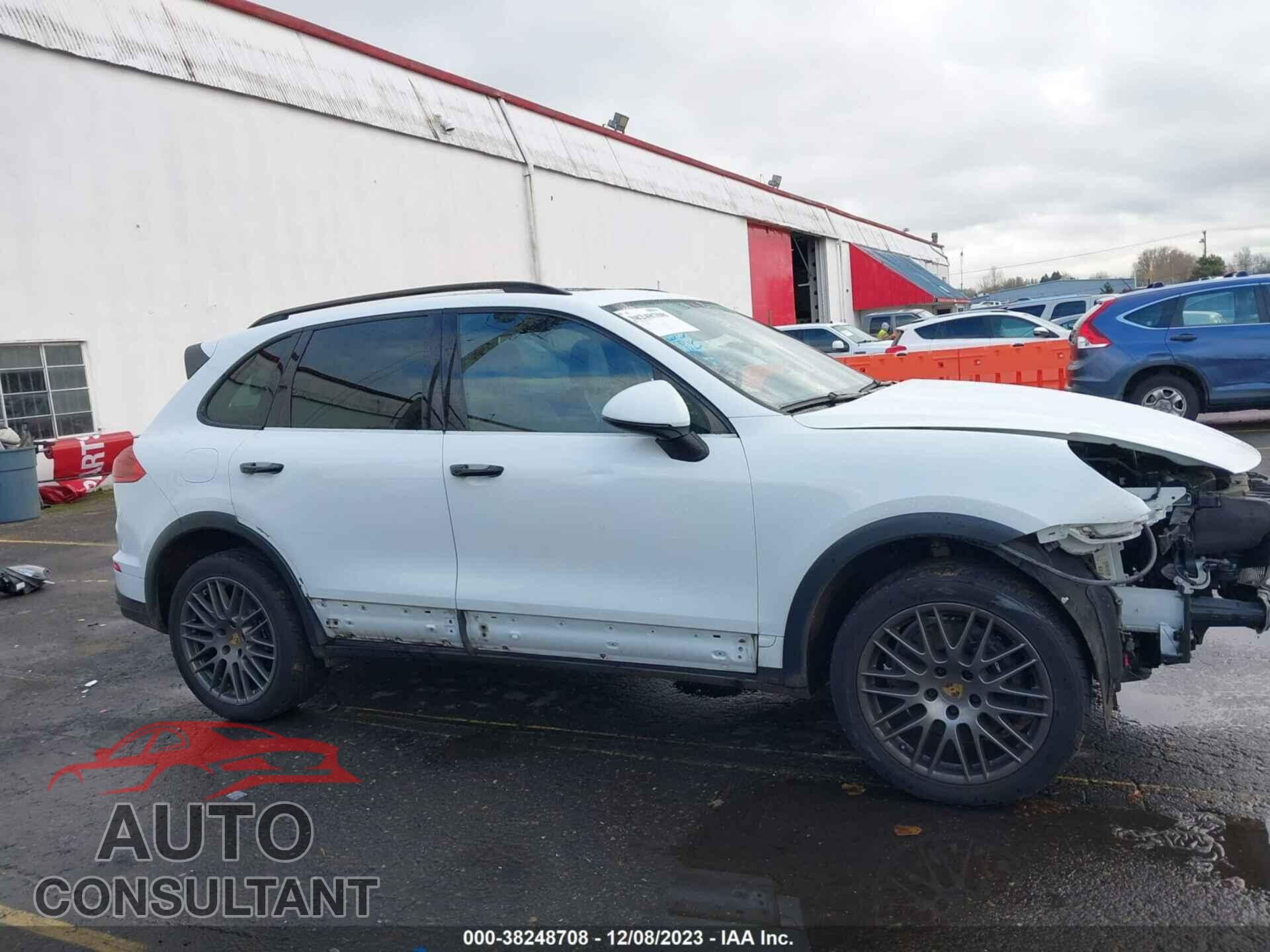 PORSCHE CAYENNE 2017 - WP1AA2A25HKA82657