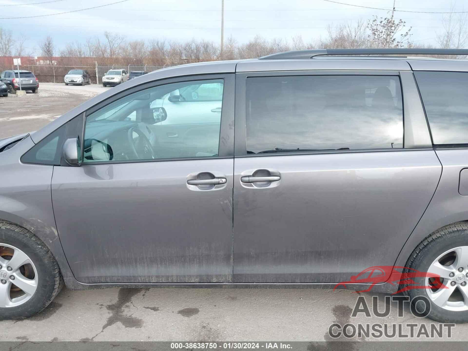 TOYOTA SIENNA 2017 - 5TDKZ3DC5HS852518