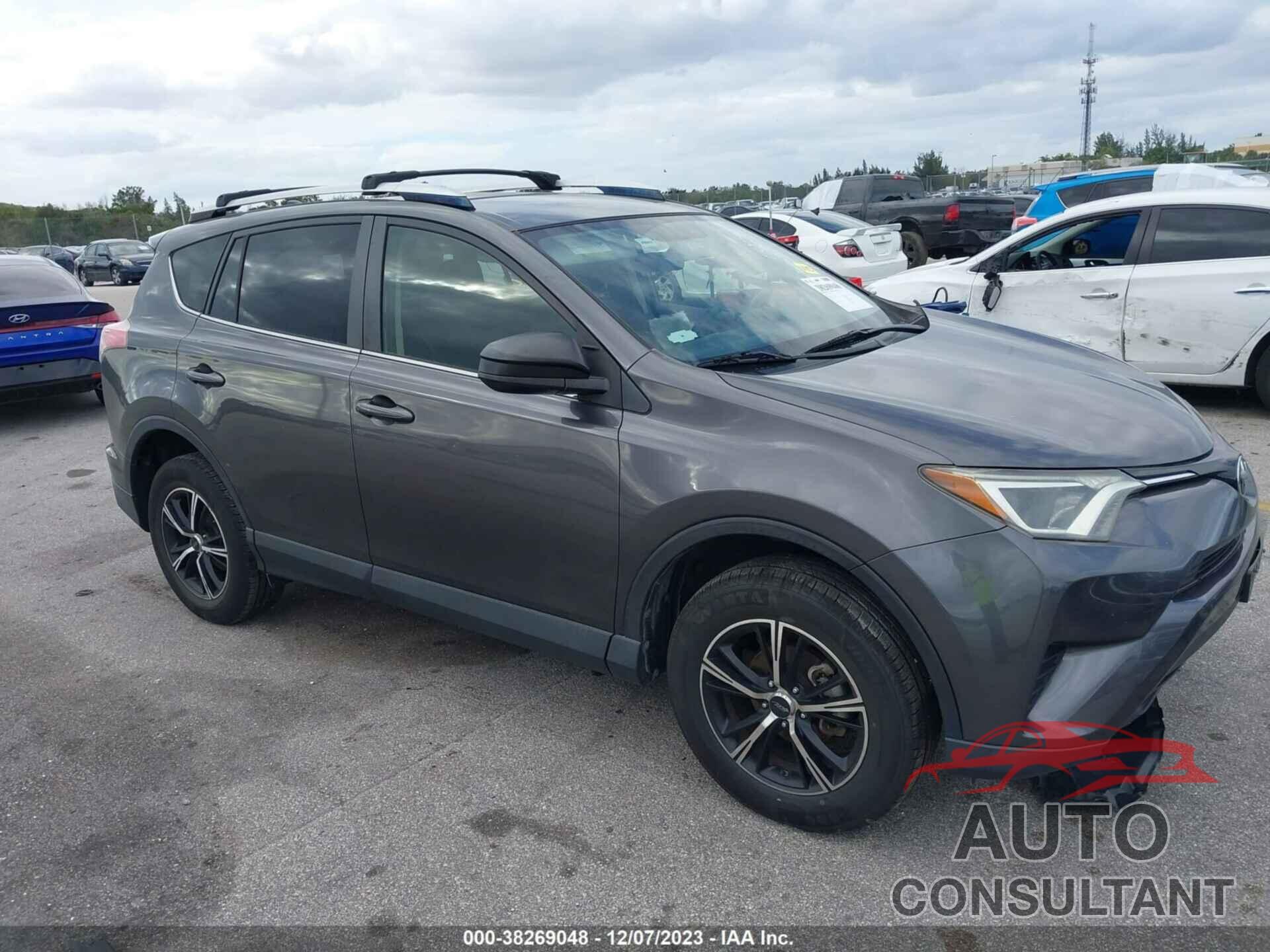 TOYOTA RAV4 2016 - JTMZFREV6GJ061033