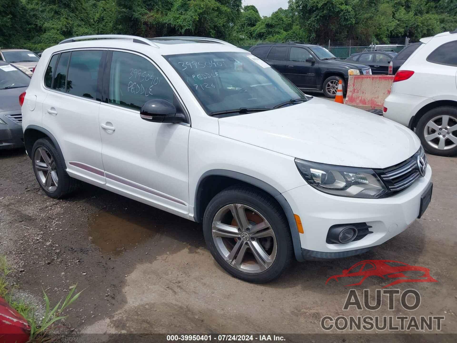 VOLKSWAGEN TIGUAN 2017 - WVGUV7AX2HK018759