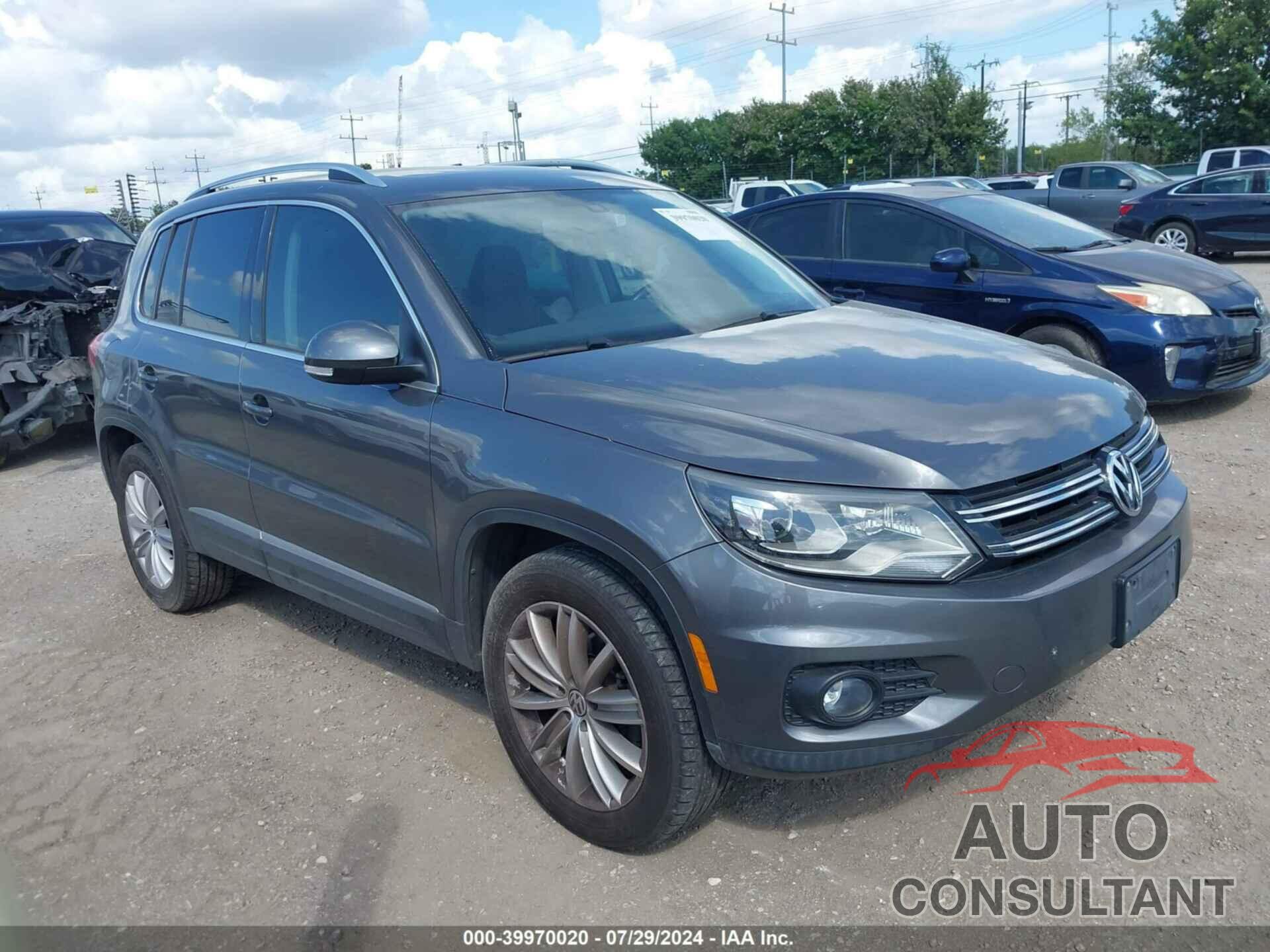 VOLKSWAGEN TIGUAN 2016 - WVGAV7AXXGW616902