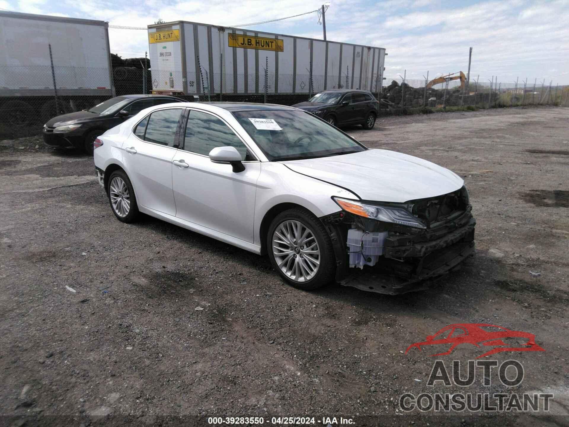 TOYOTA CAMRY 2018 - 4T1B11HK4JU110007