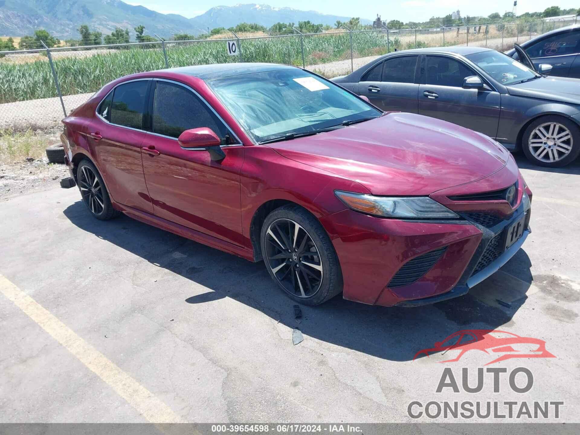 TOYOTA CAMRY 2018 - 4T1B61HK8JU649585