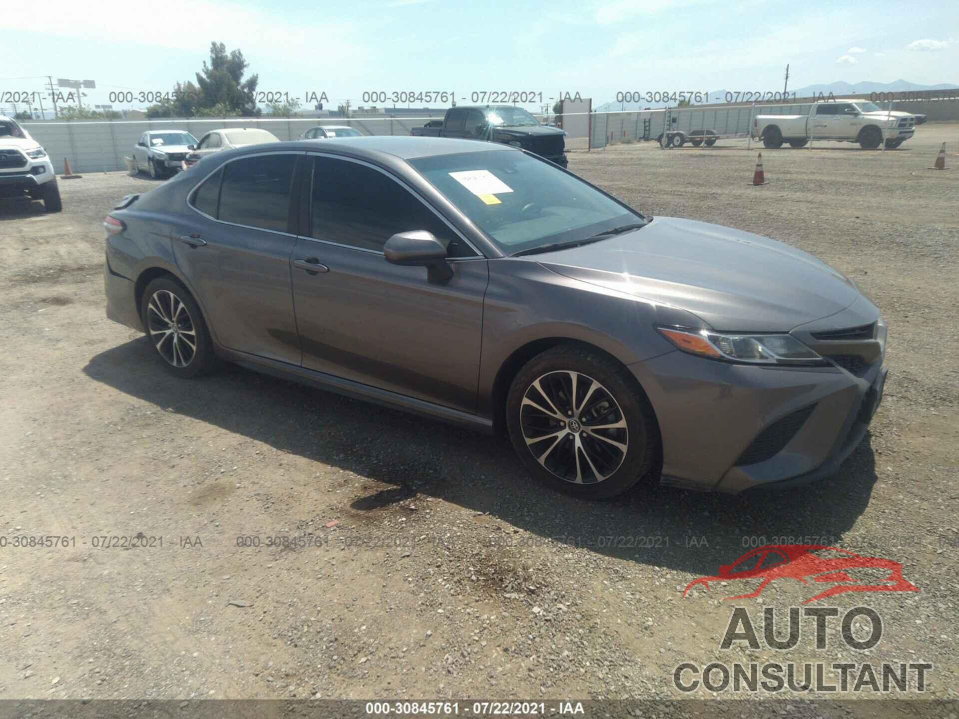 TOYOTA CAMRY 2018 - 4T1B11HK0JU151833
