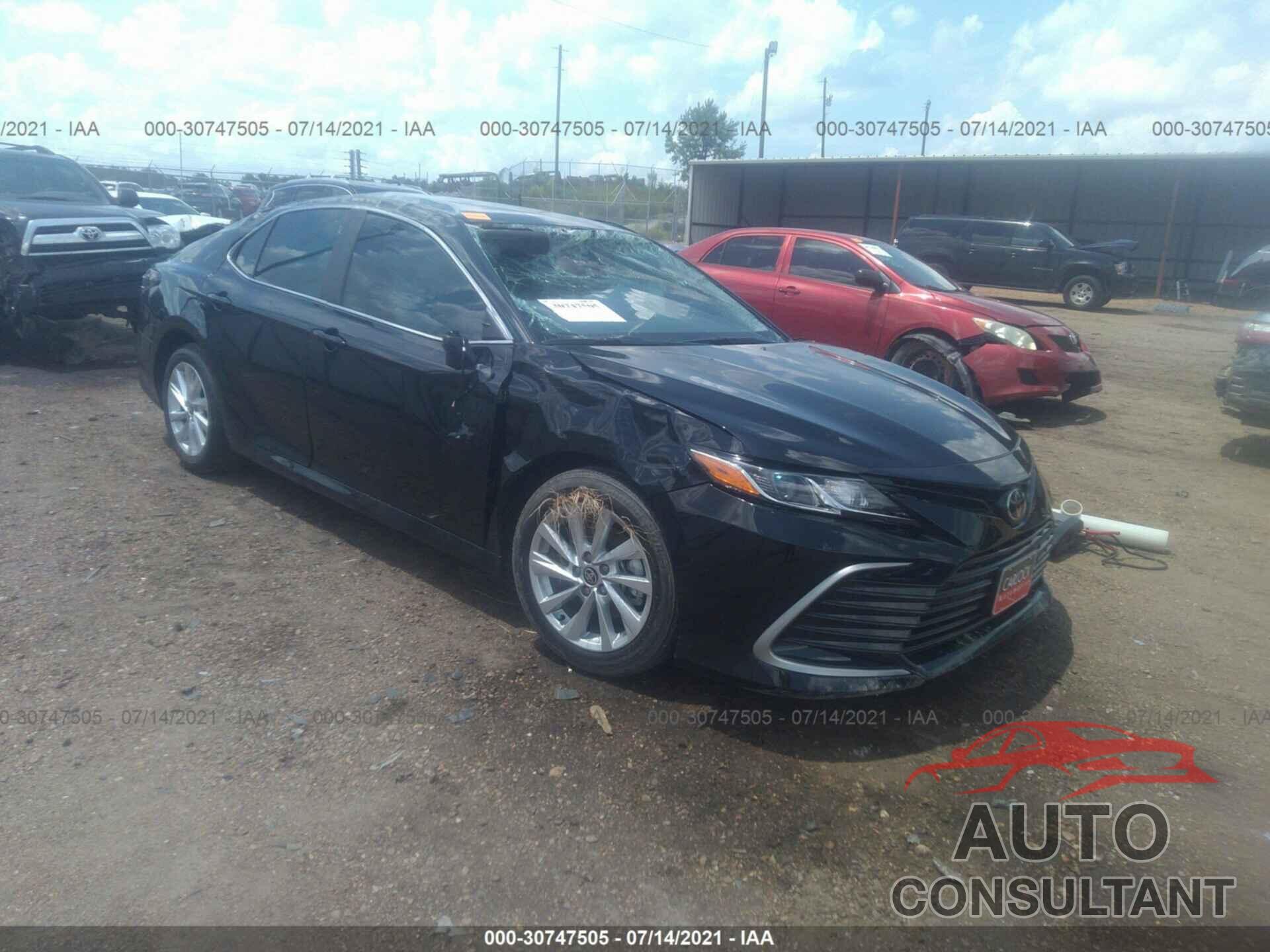 TOYOTA CAMRY 2021 - 4T1C11AK8MU476538