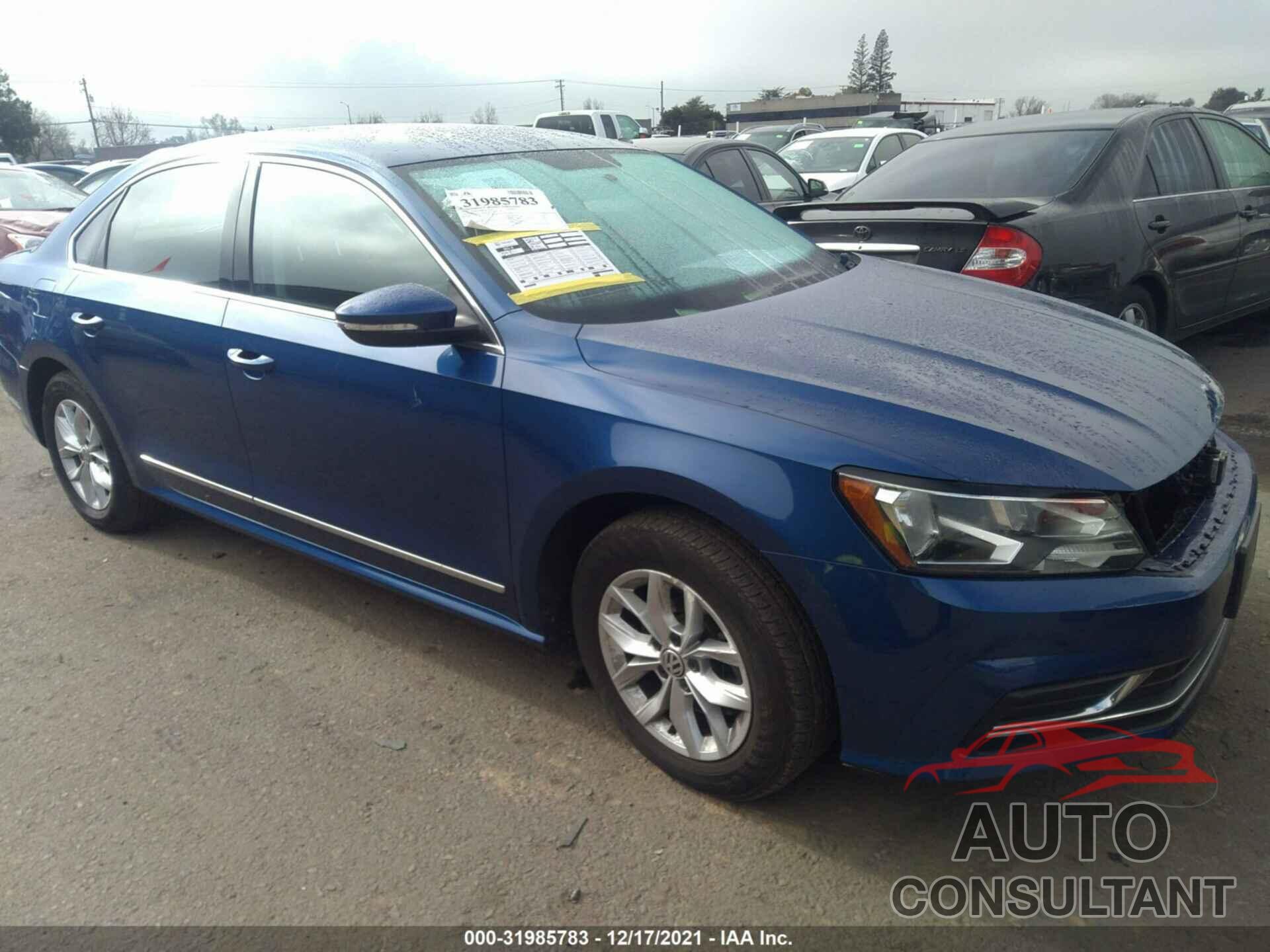 VOLKSWAGEN PASSAT 2017 - 1VWAT7A35HC005215
