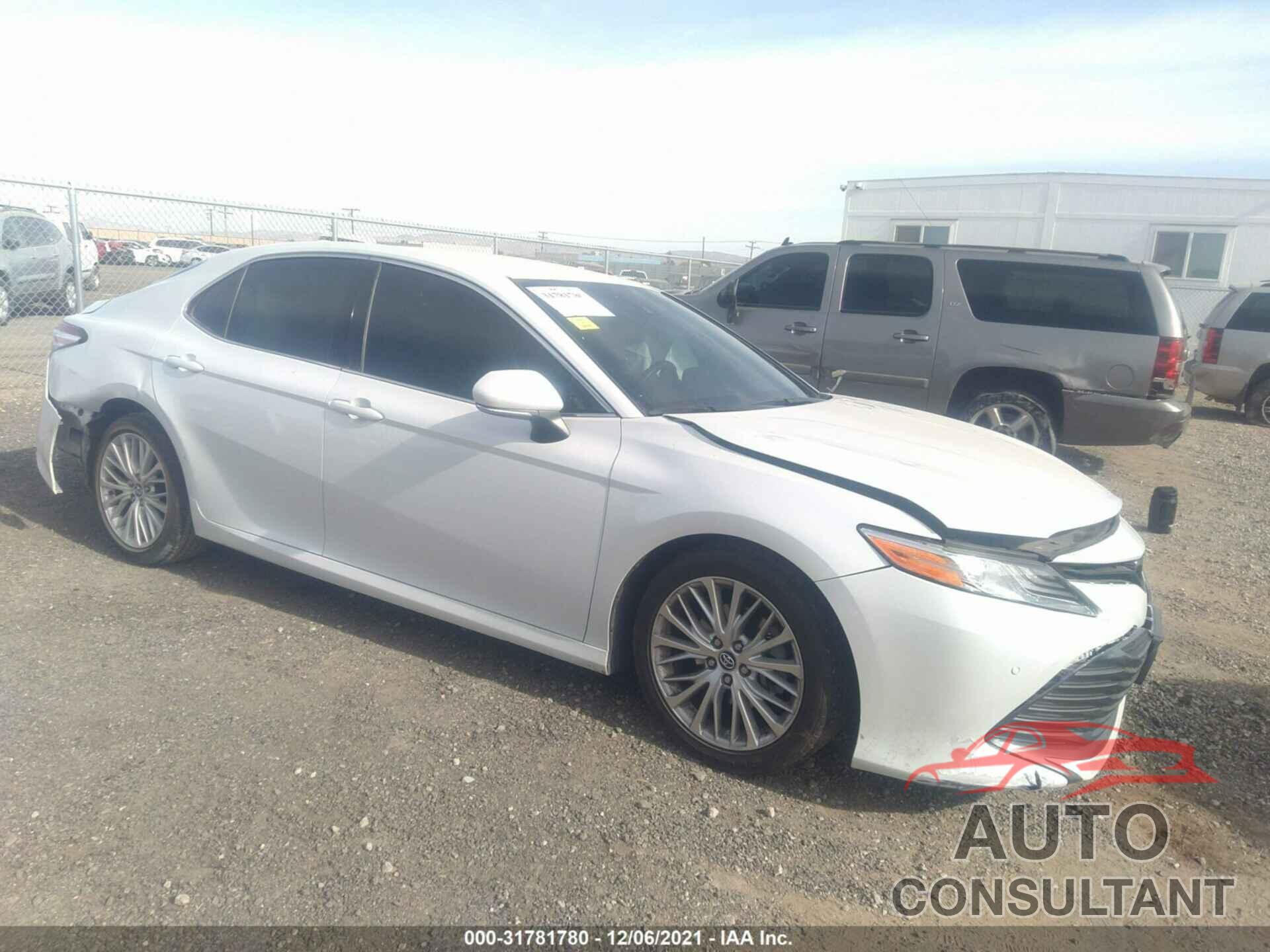 TOYOTA CAMRY 2018 - 4T1B11HK1JU015419
