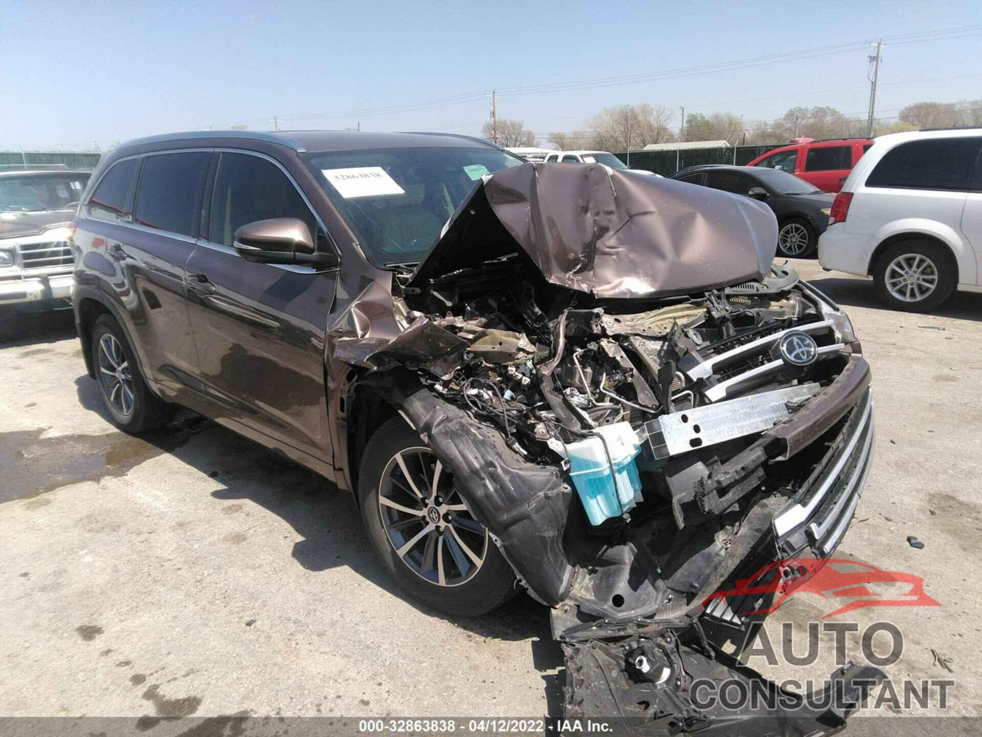 TOYOTA HIGHLANDER 2018 - 5TDJZRFH2JS902997