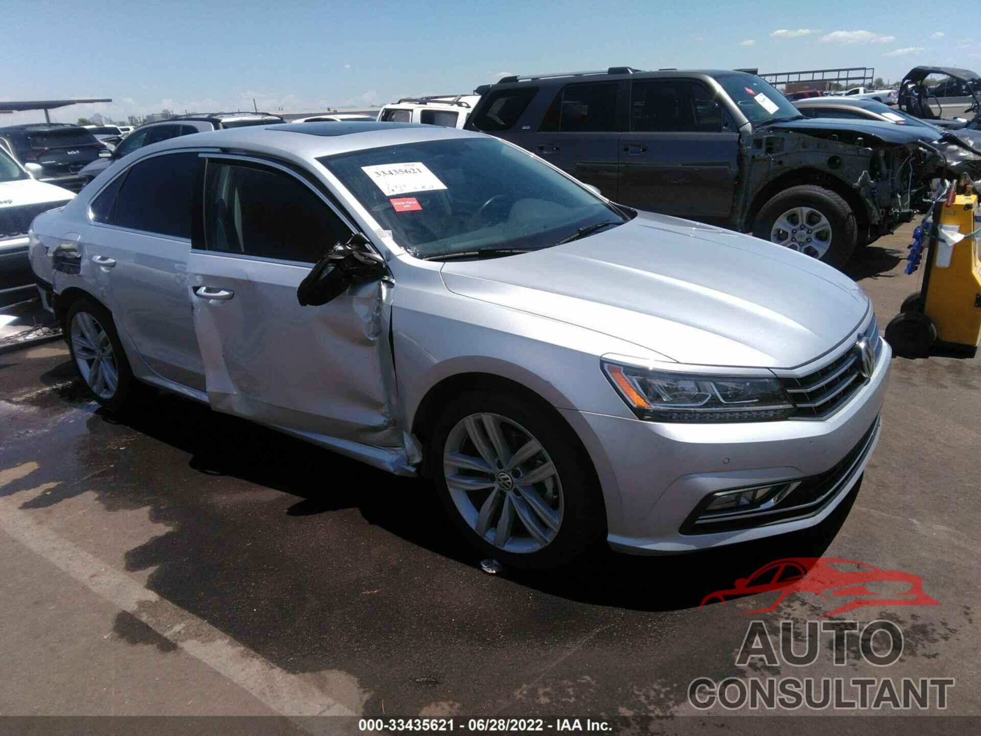 VOLKSWAGEN PASSAT 2018 - 1VWBA7A32JC043095