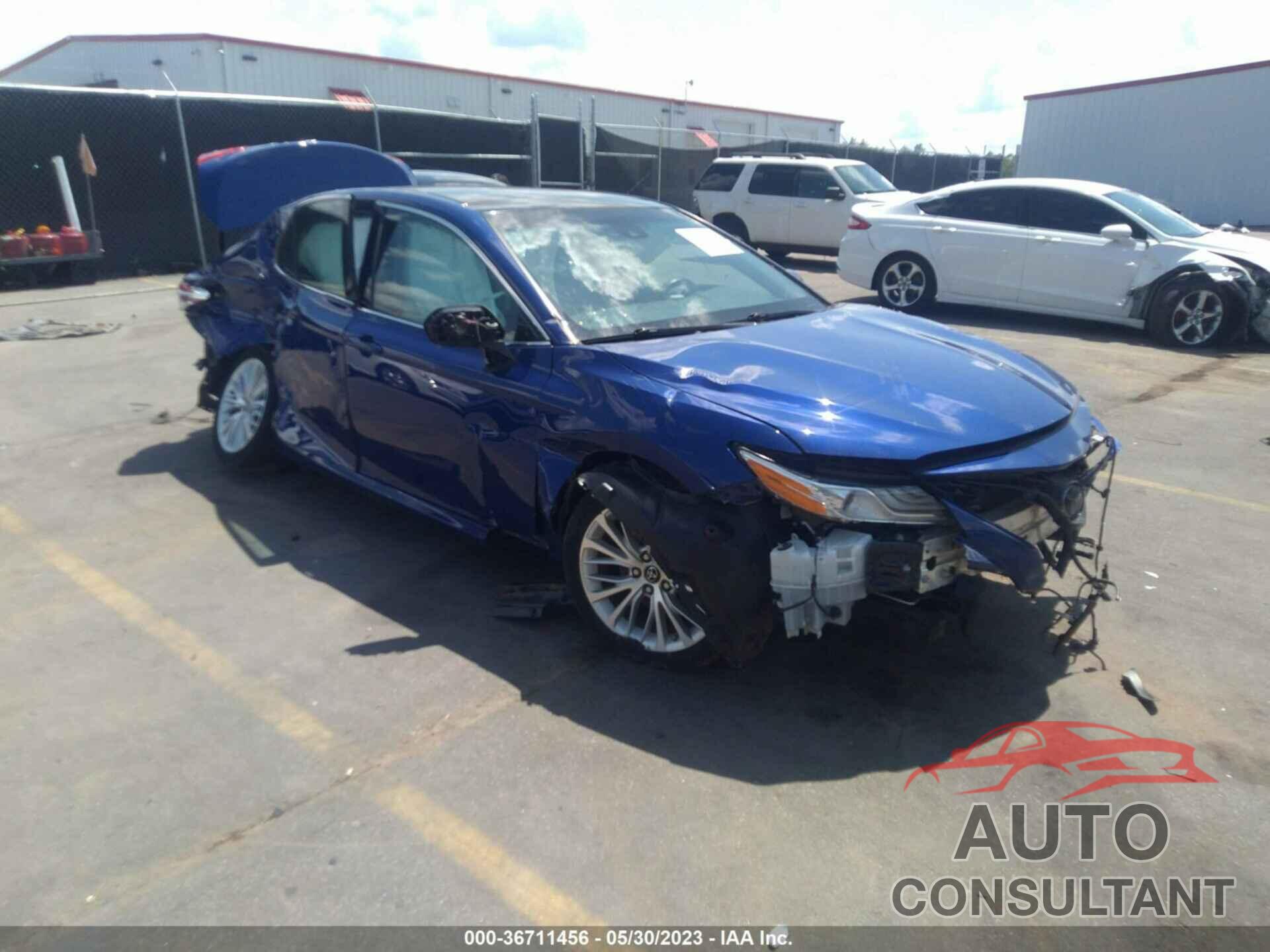 TOYOTA CAMRY 2018 - 4T1B11HK0JU554498