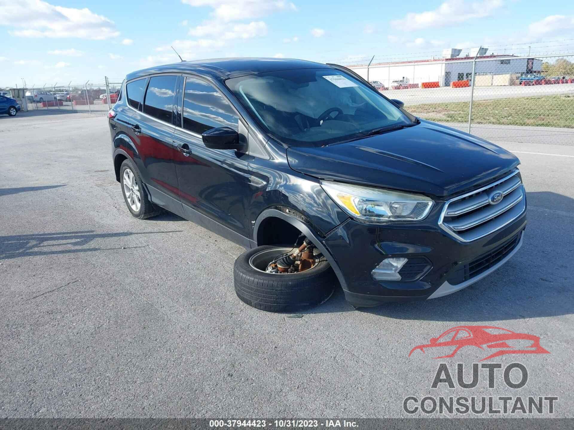 FORD ESCAPE 2017 - 1FMCU0GD2HUC24915