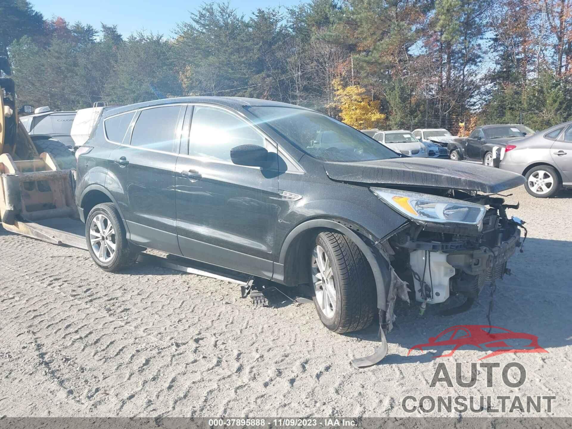 FORD ESCAPE 2017 - 1FMCU0G93HUC52685