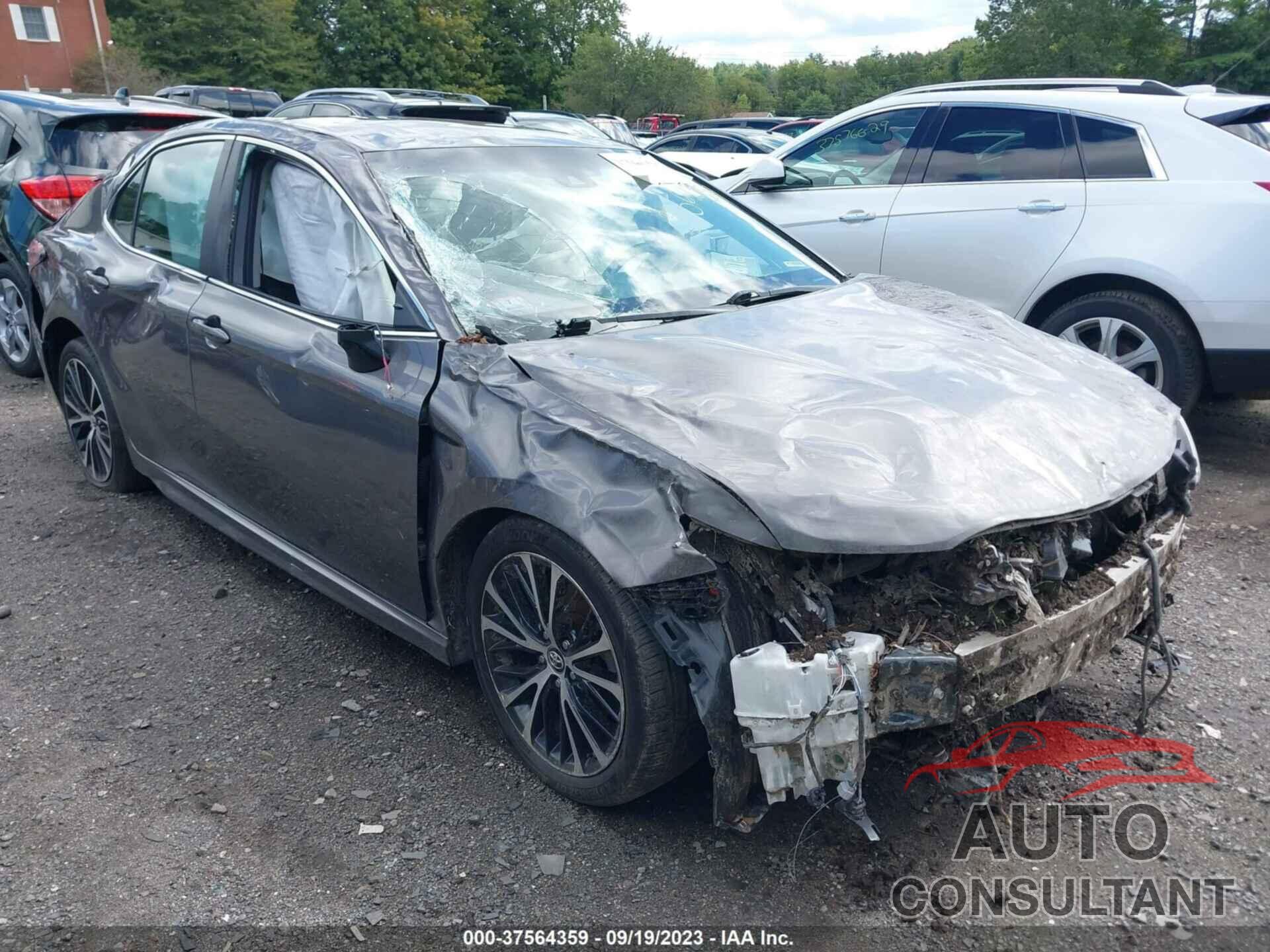 TOYOTA CAMRY 2018 - 4T1B11HK9JU512718