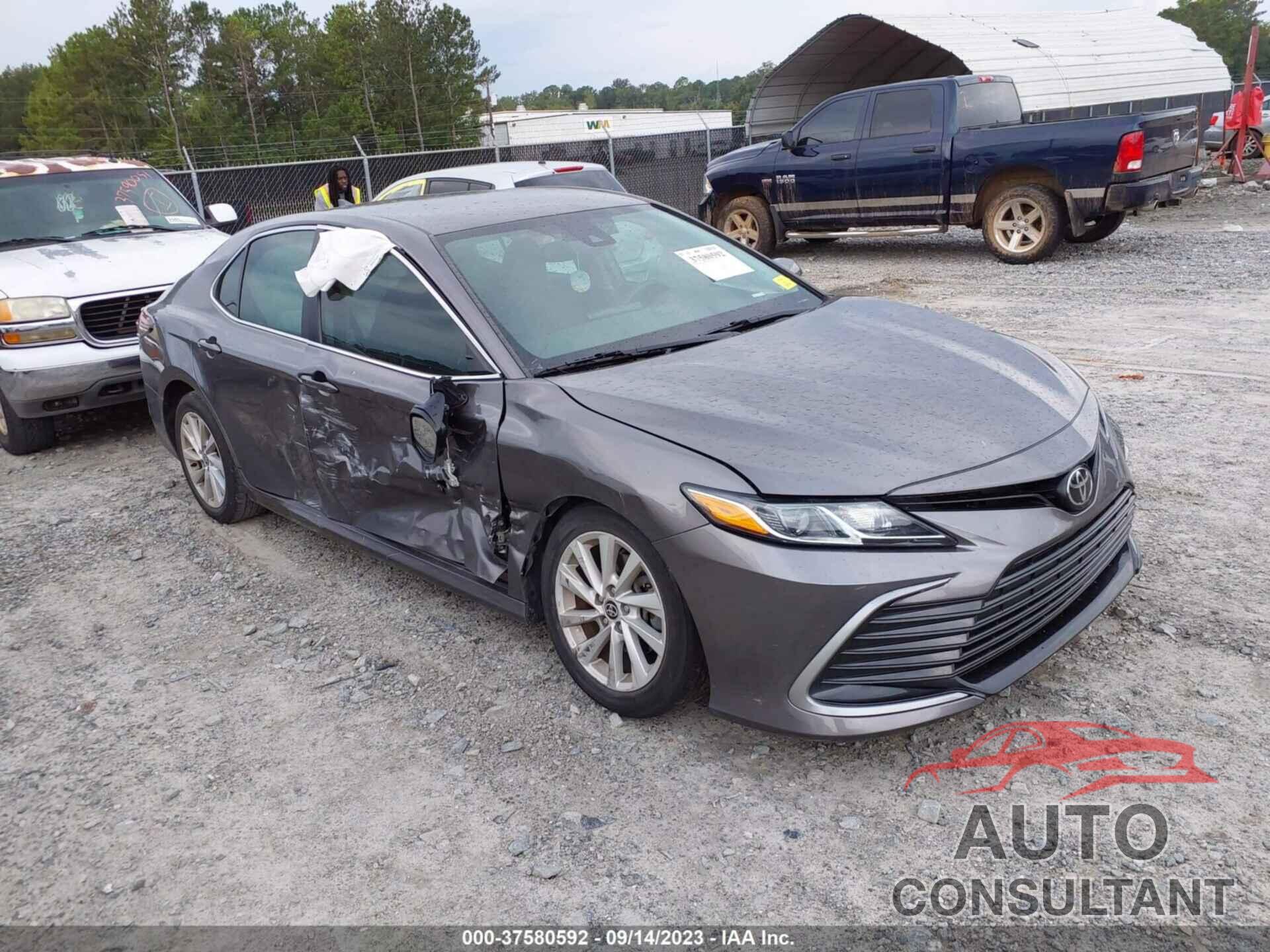 TOYOTA CAMRY 2021 - 4T1R11AK0MU527203