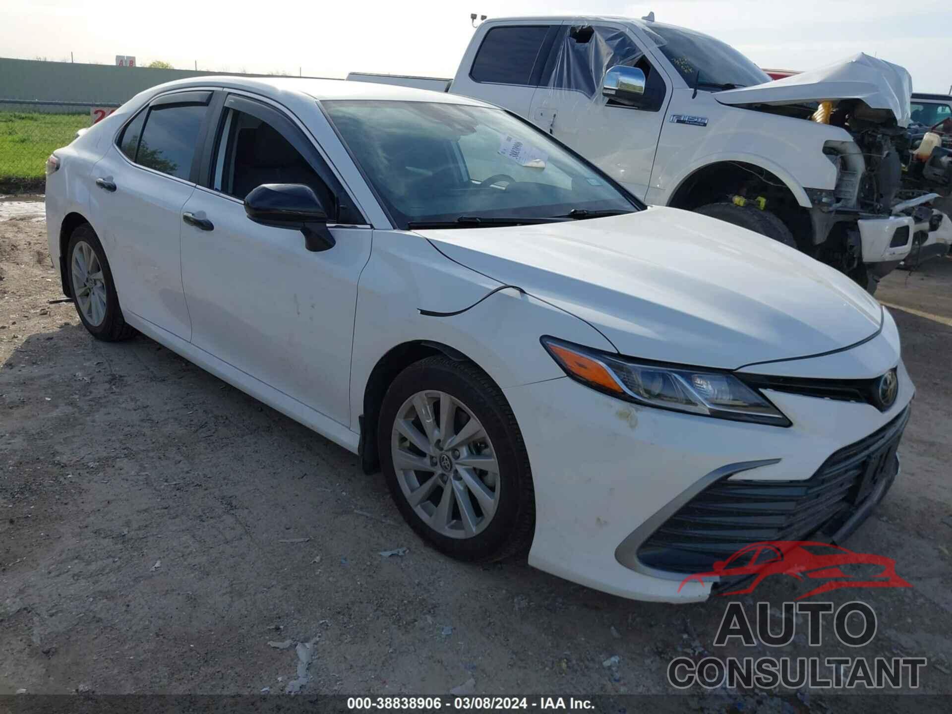 TOYOTA CAMRY 2022 - 4T1C11AK9NU687538