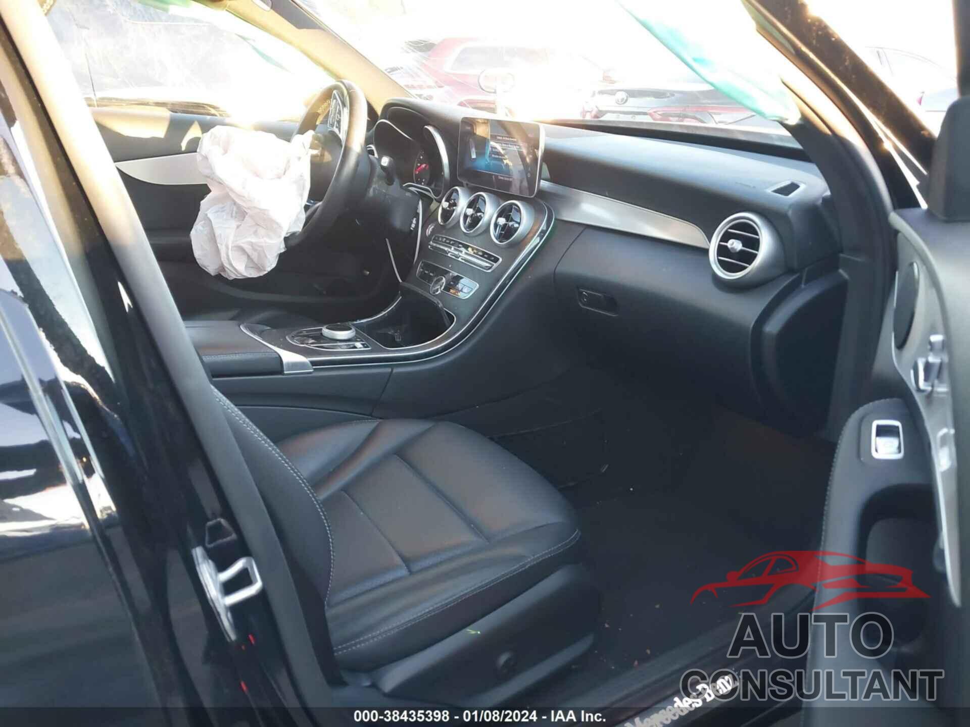 MERCEDES-BENZ C 300 2019 - 55SWF8DB3KU318782