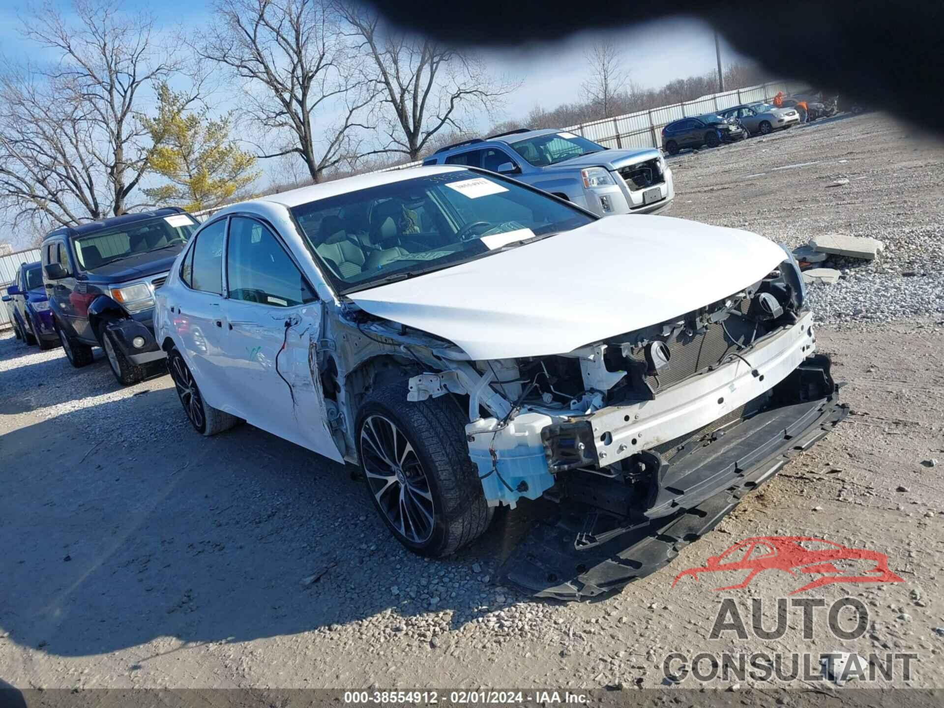 TOYOTA CAMRY 2018 - 4T1B11HK0JU056754