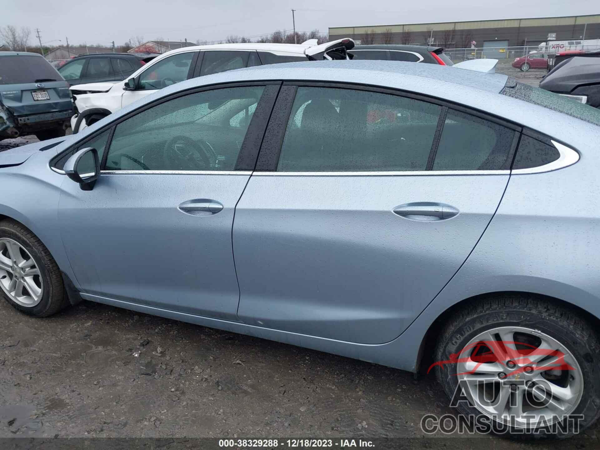 CHEVROLET CRUZE 2018 - 1G1BE5SM6J7152082