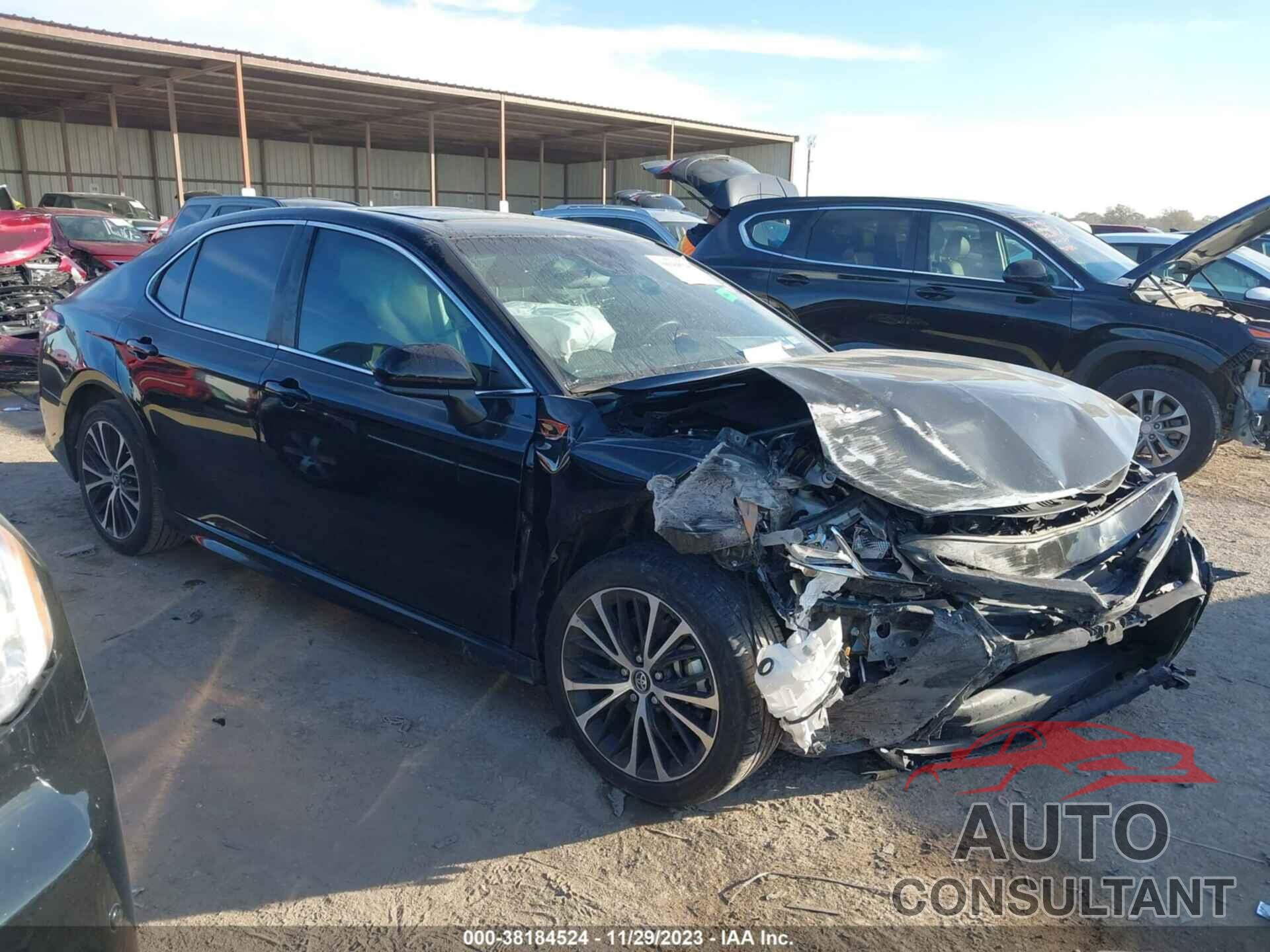 TOYOTA CAMRY 2018 - 4T1B11HK3JU623555