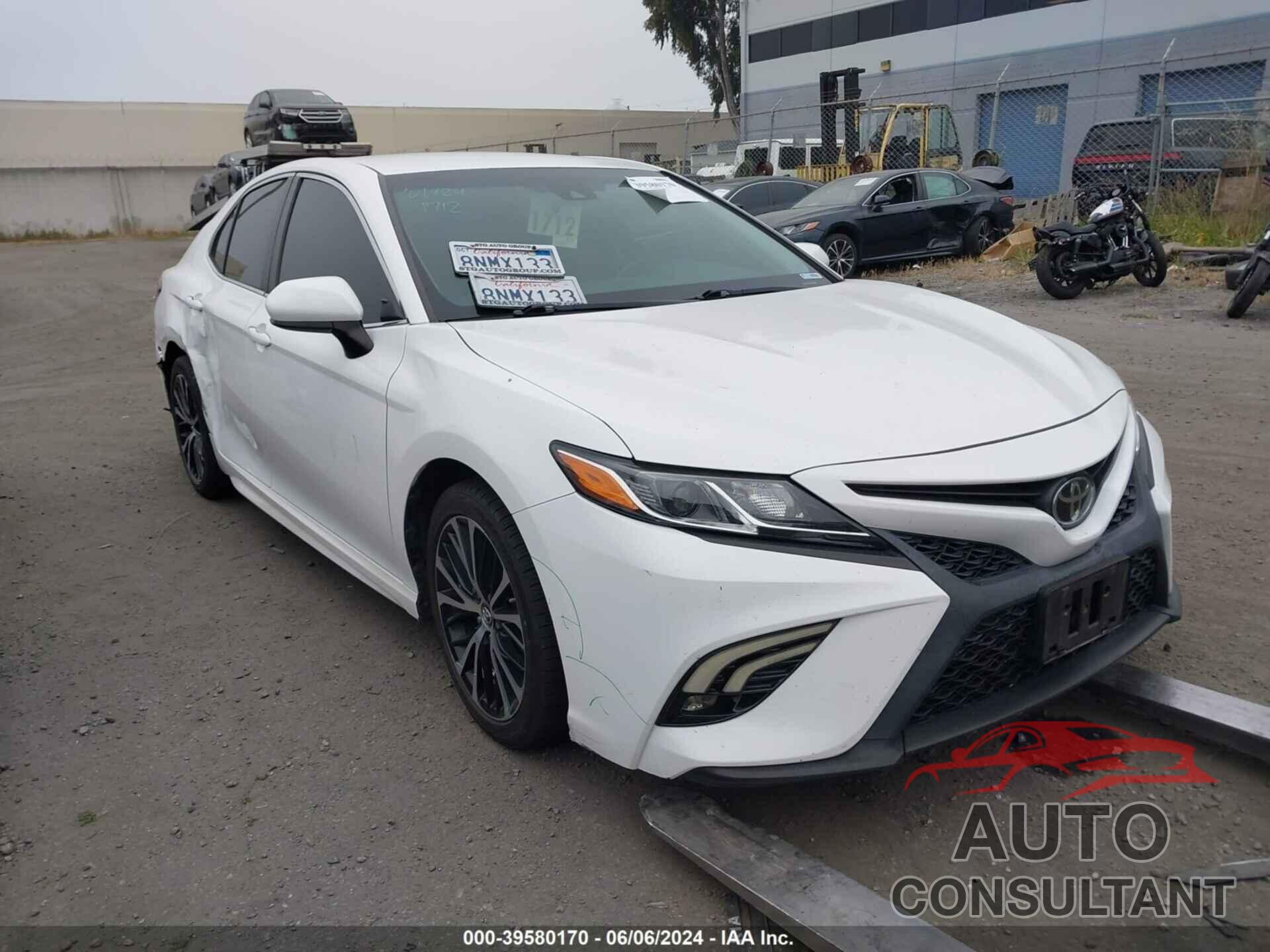TOYOTA CAMRY 2018 - 4T1B11HK7JU520848
