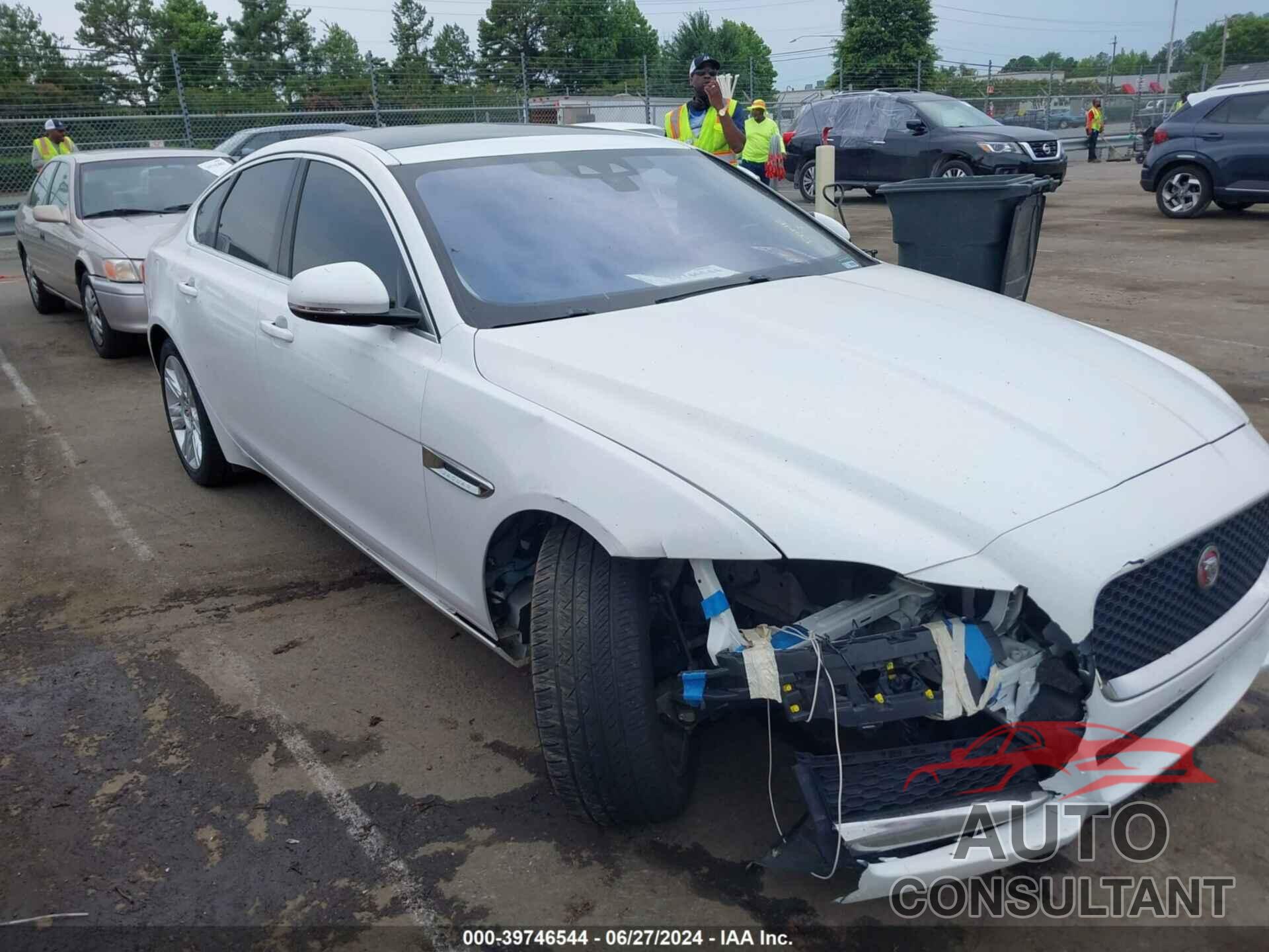 JAGUAR XF 2017 - SAJBJ4BV8HCY44921