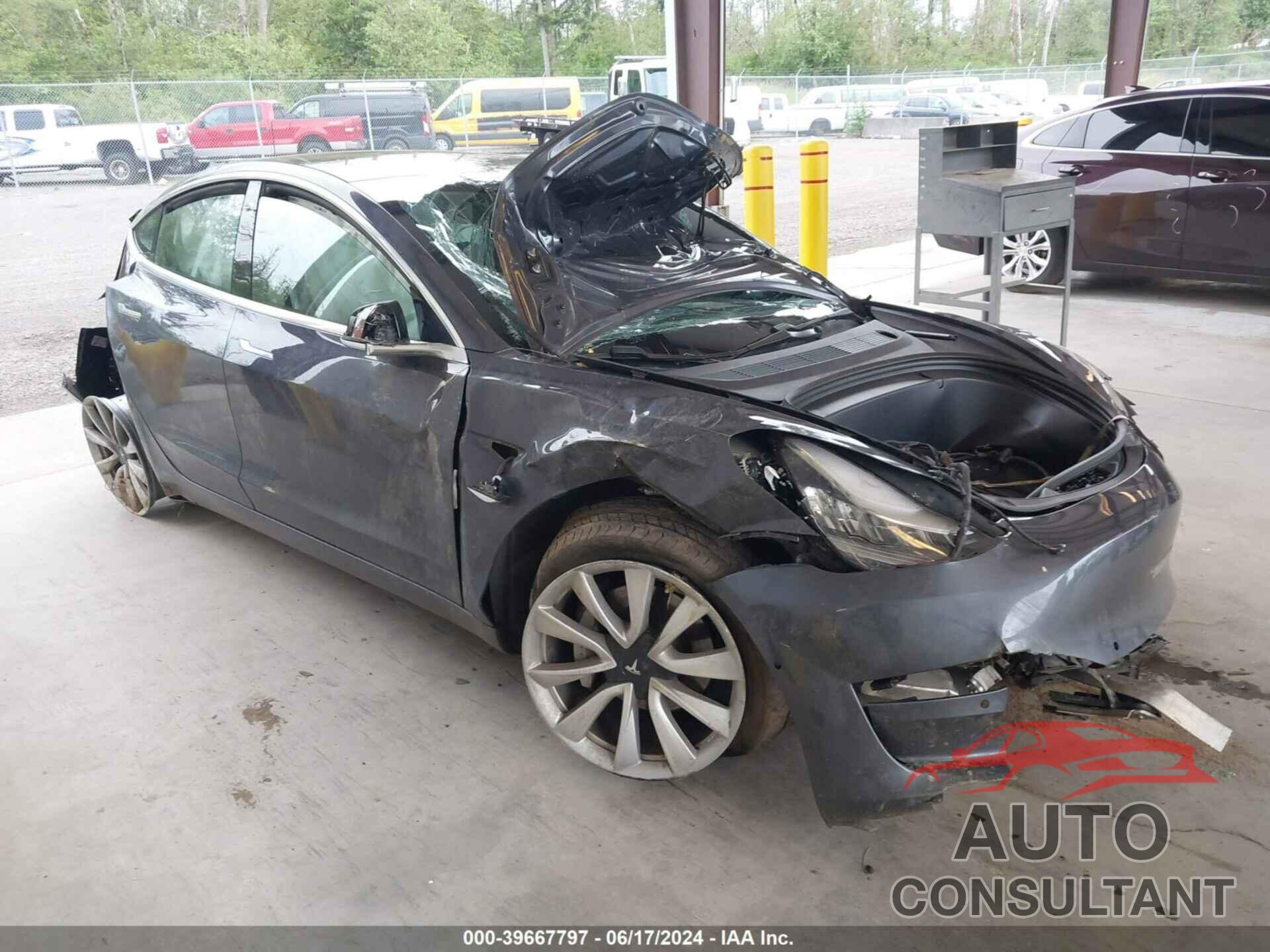 TESLA MODEL 3 2018 - 5YJ3E1EB6JF090823