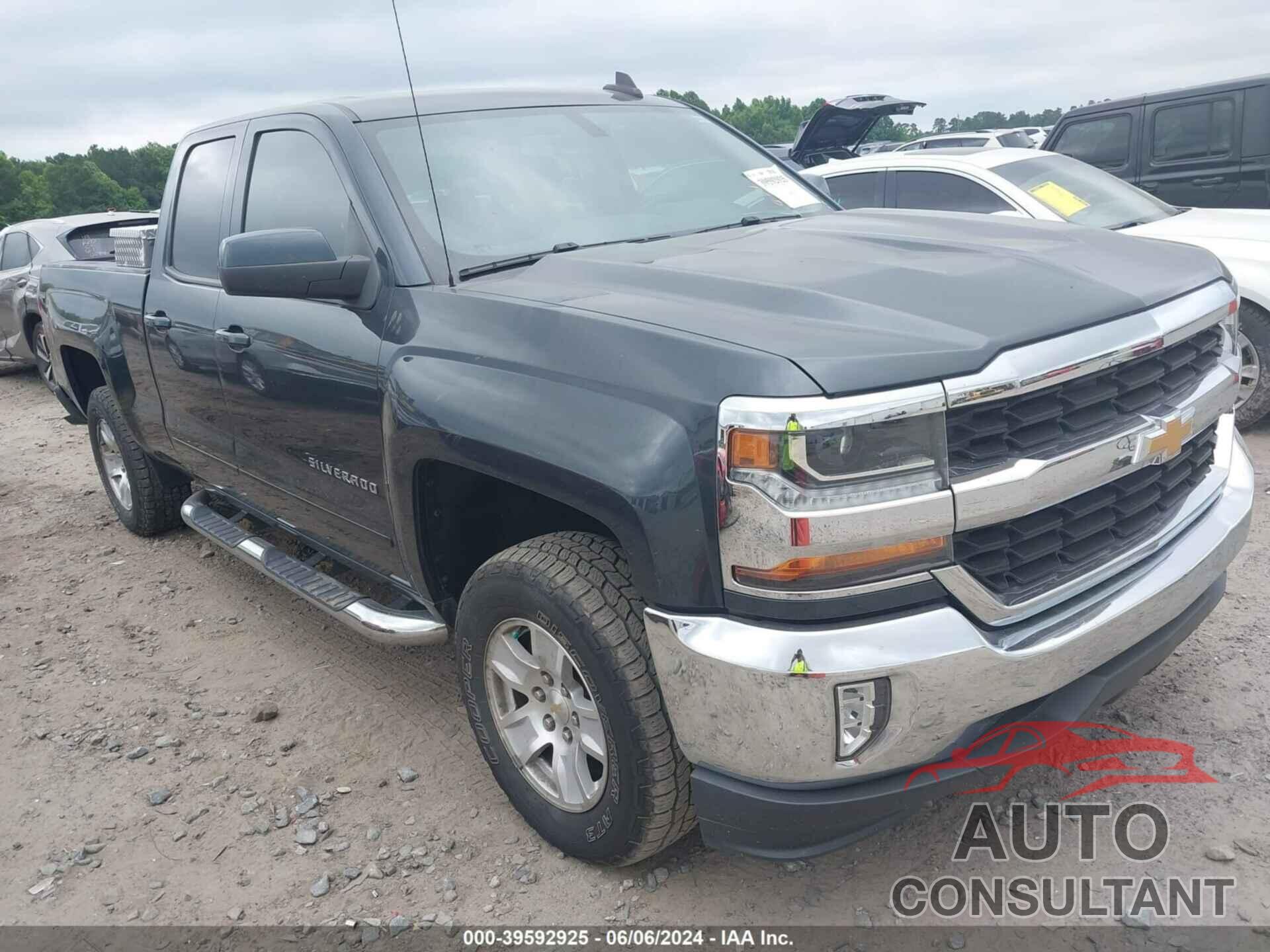 CHEVROLET SILVERADO 1500 2018 - 1GCRCREC8JZ226029