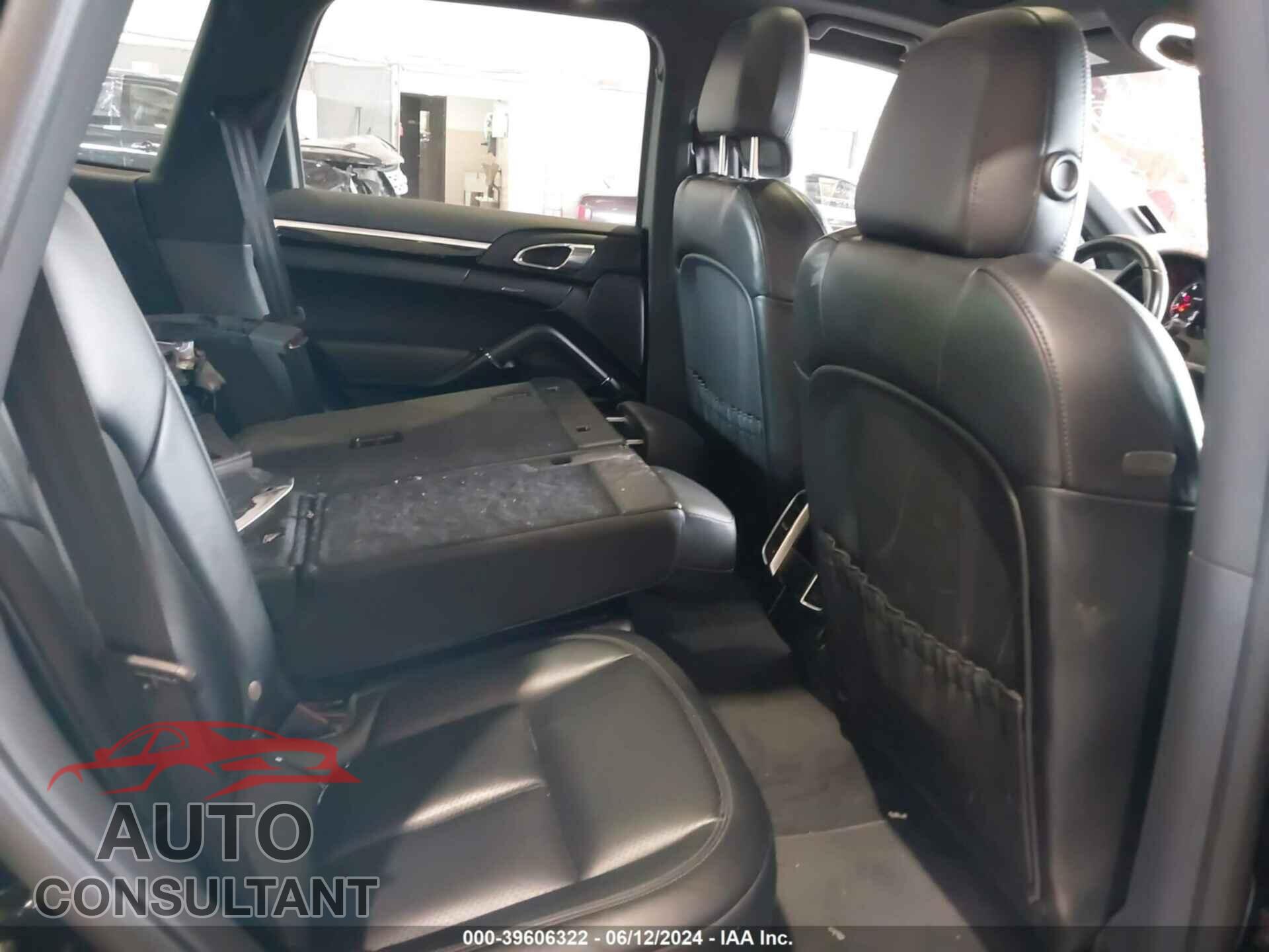 PORSCHE CAYENNE 2018 - WP1AA2A2XJKA02534