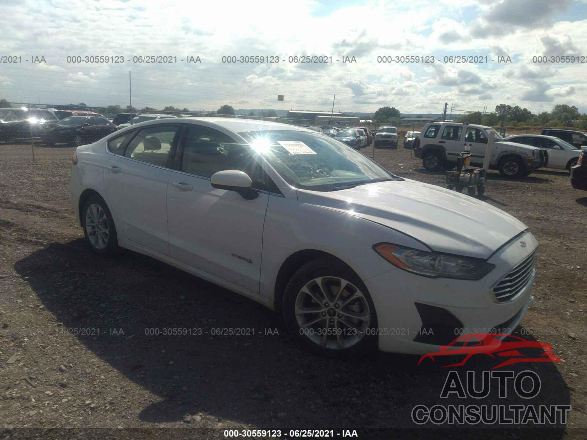 FORD FUSION HYBRID 2019 - 3FA6P0LU8KR262992