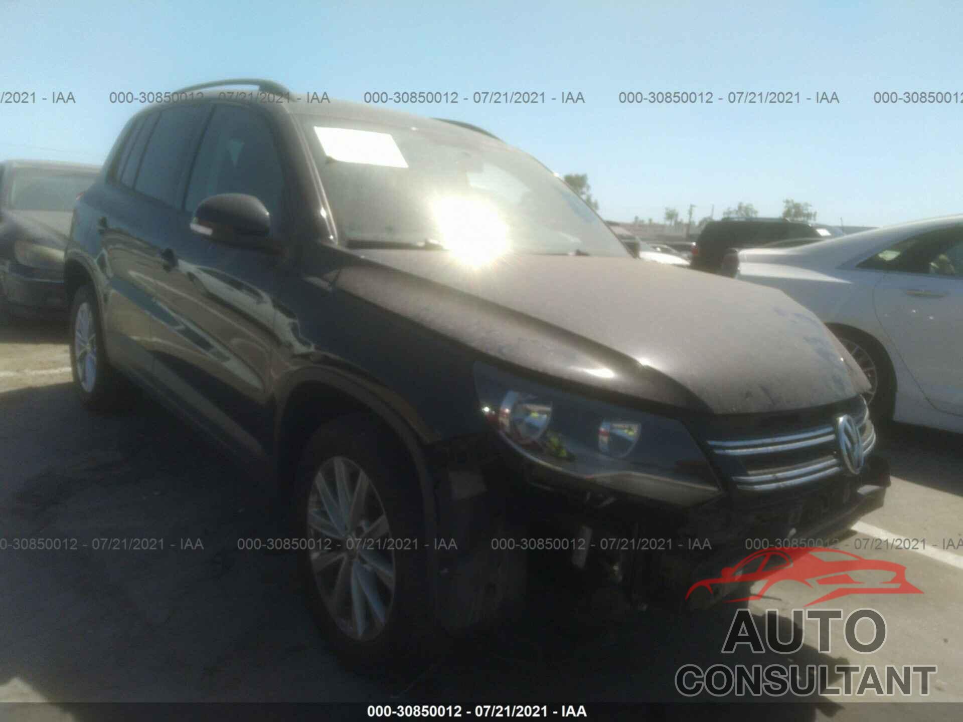 VOLKSWAGEN TIGUAN 2017 - WVGAV7AX7HK054353