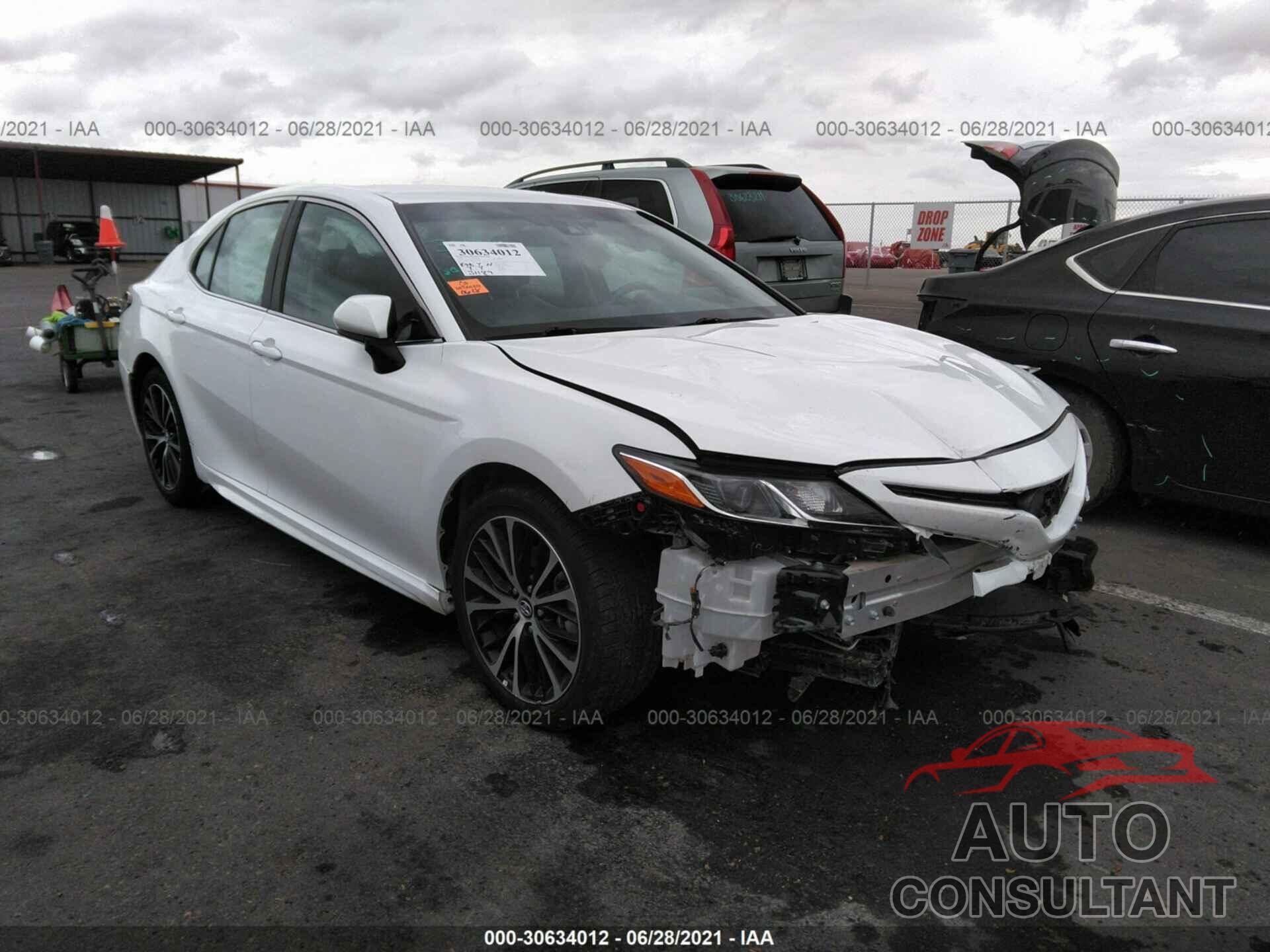 TOYOTA CAMRY 2018 - 4T1B11HK4JU557940