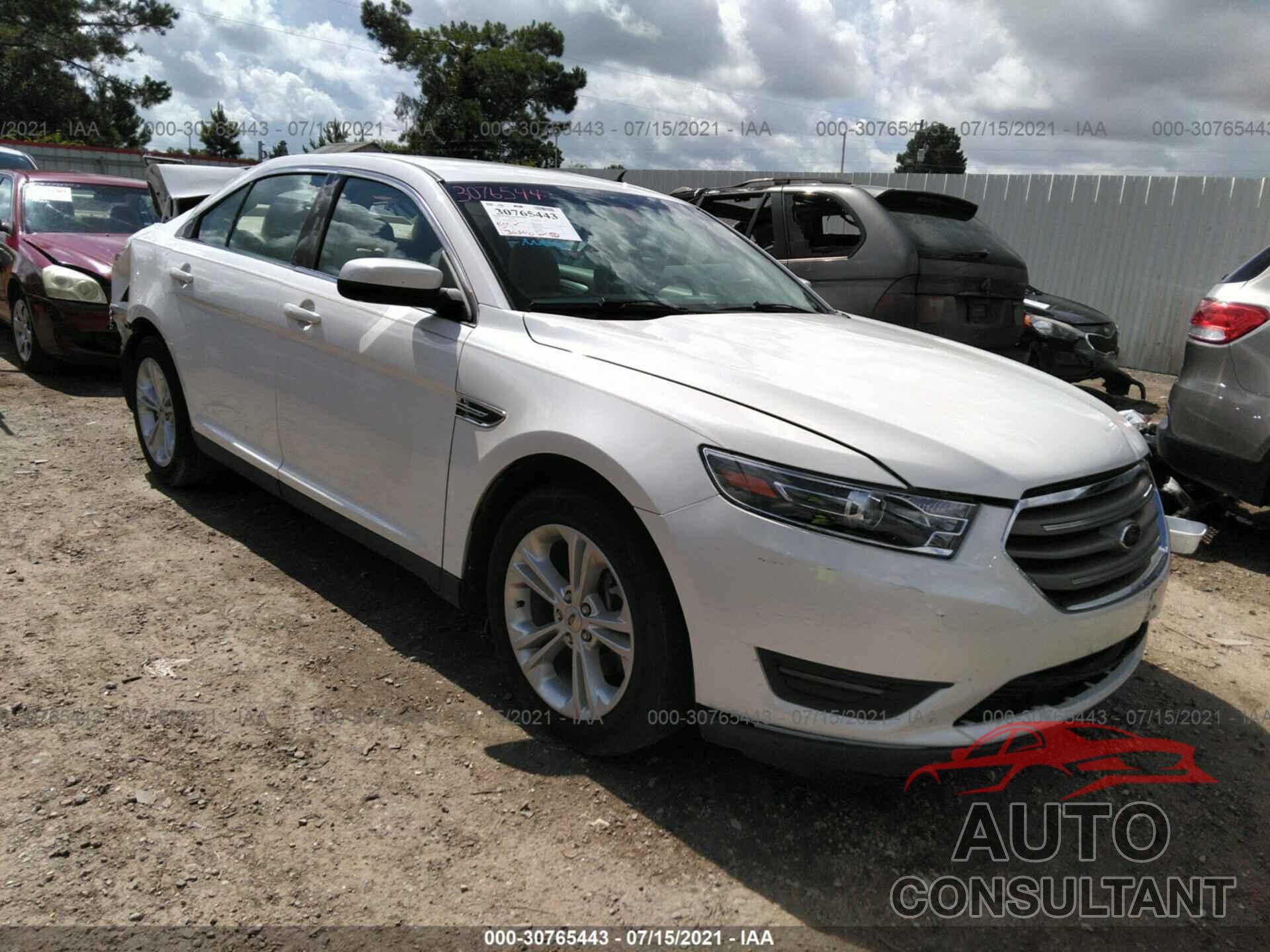 FORD TAURUS 2018 - 1FAHP2E82JG111060