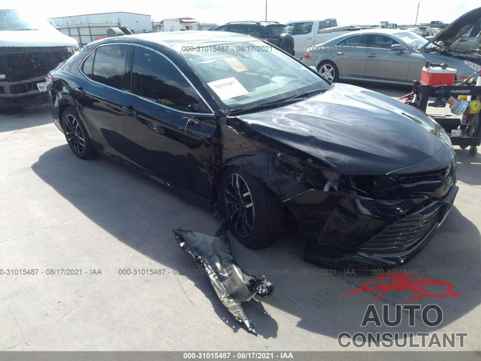 TOYOTA CAMRY 2018 - 4T1B11HK5JU501330