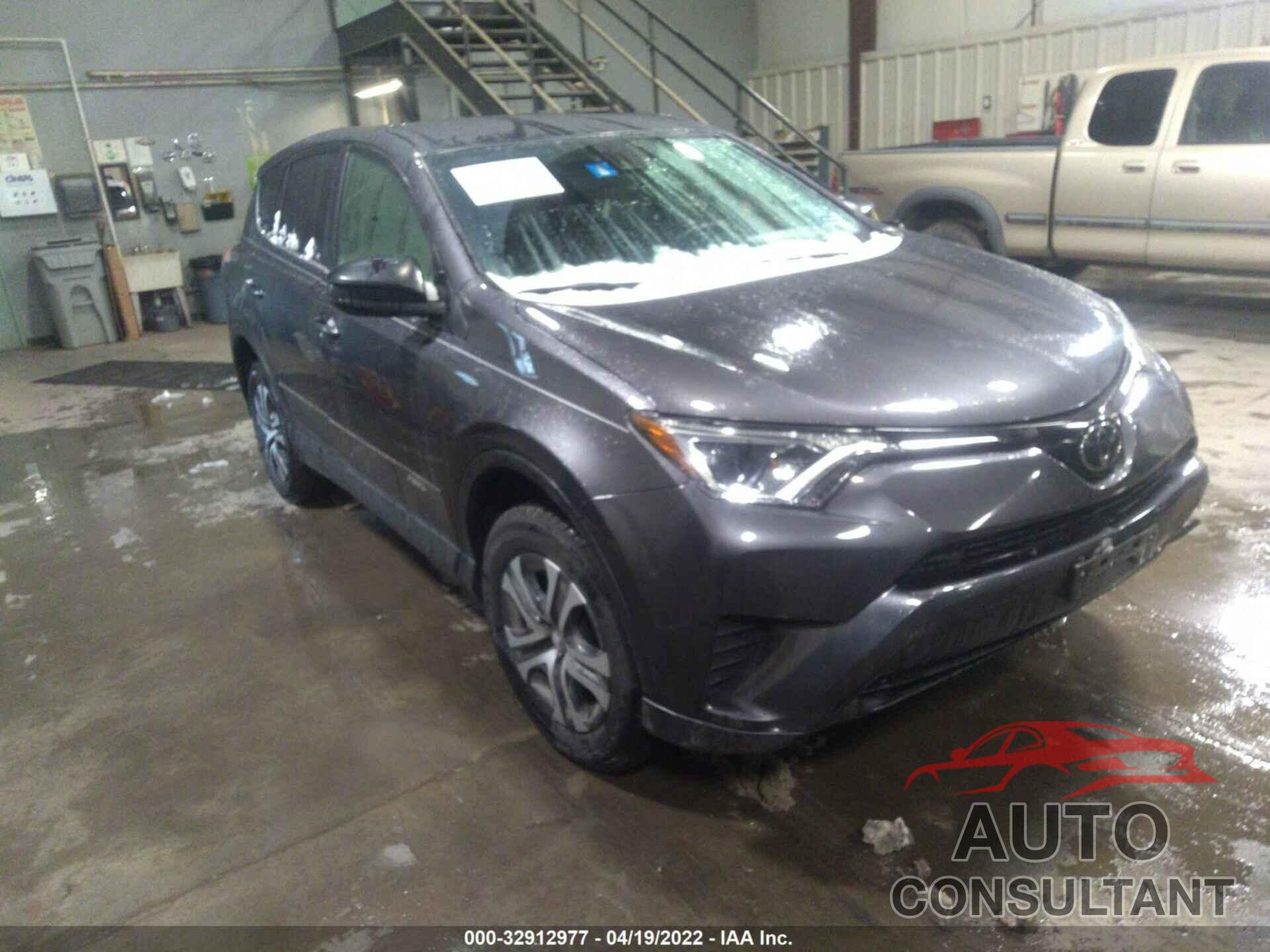 TOYOTA RAV4 2018 - JTMBFREV0JJ187039
