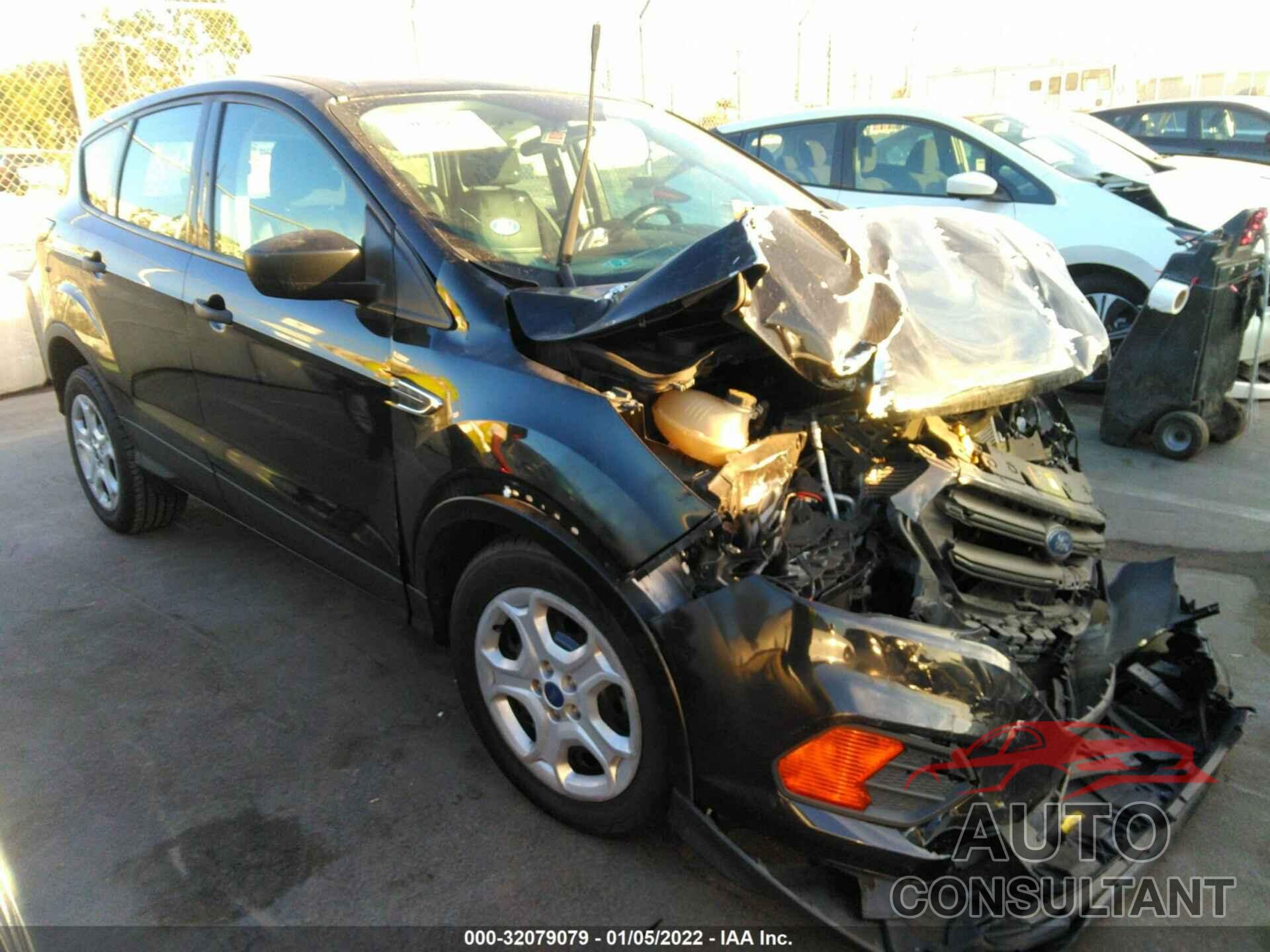 FORD ESCAPE 2017 - 1FMCU0F79HUC88056