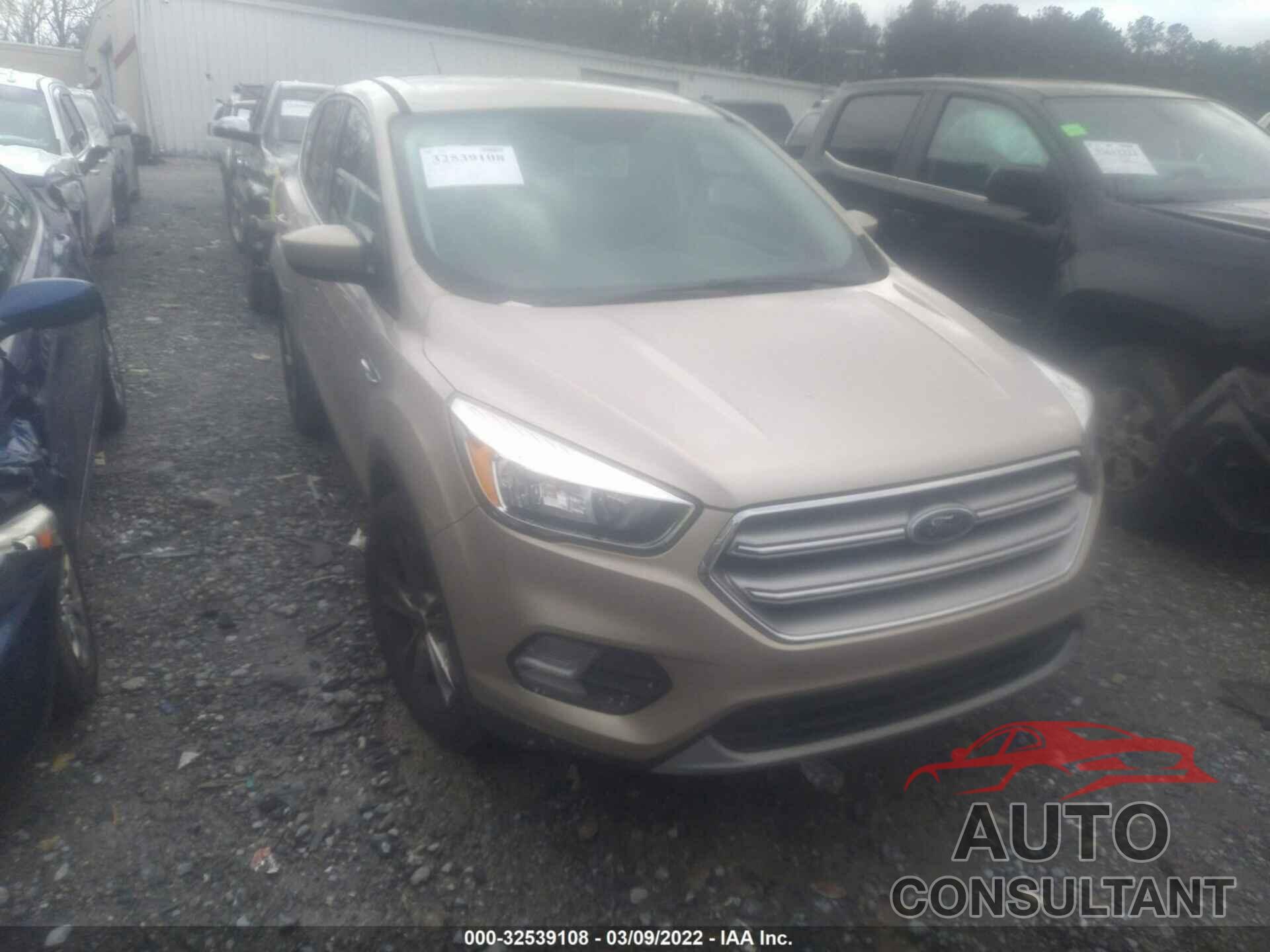 FORD ESCAPE 2017 - 1FMCU0GD8HUC68059
