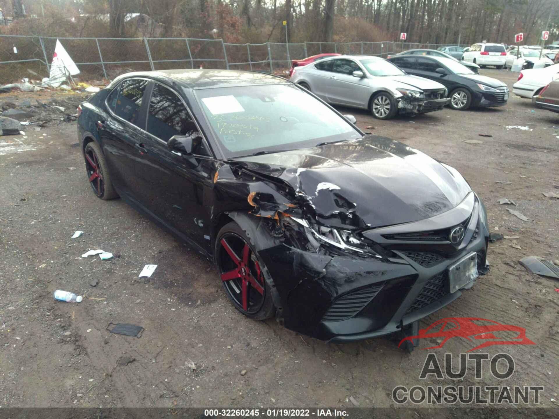 TOYOTA CAMRY 2018 - 4T1B11HK8JU098847