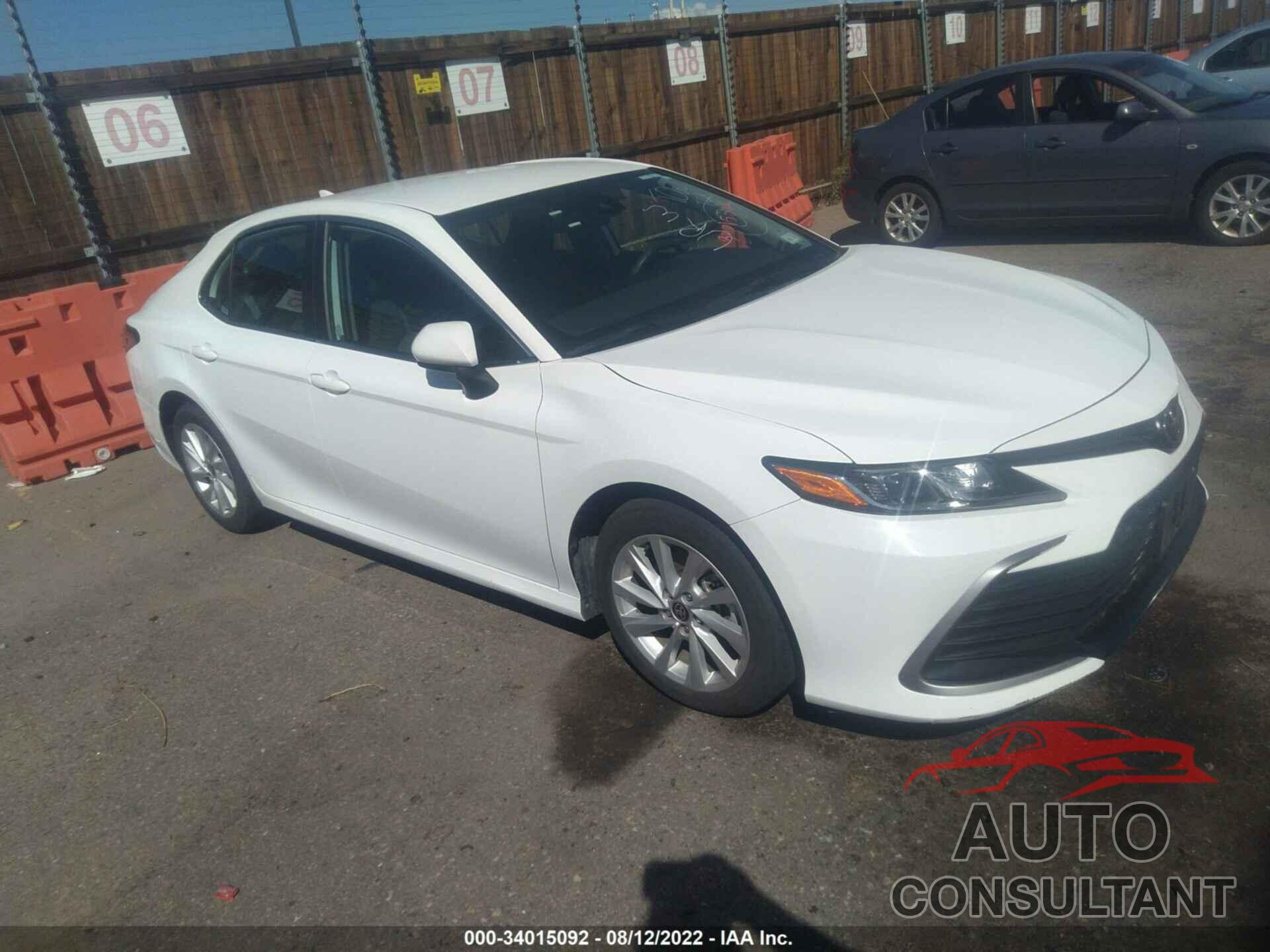 TOYOTA CAMRY 2021 - 4T1C11AK4MU585014