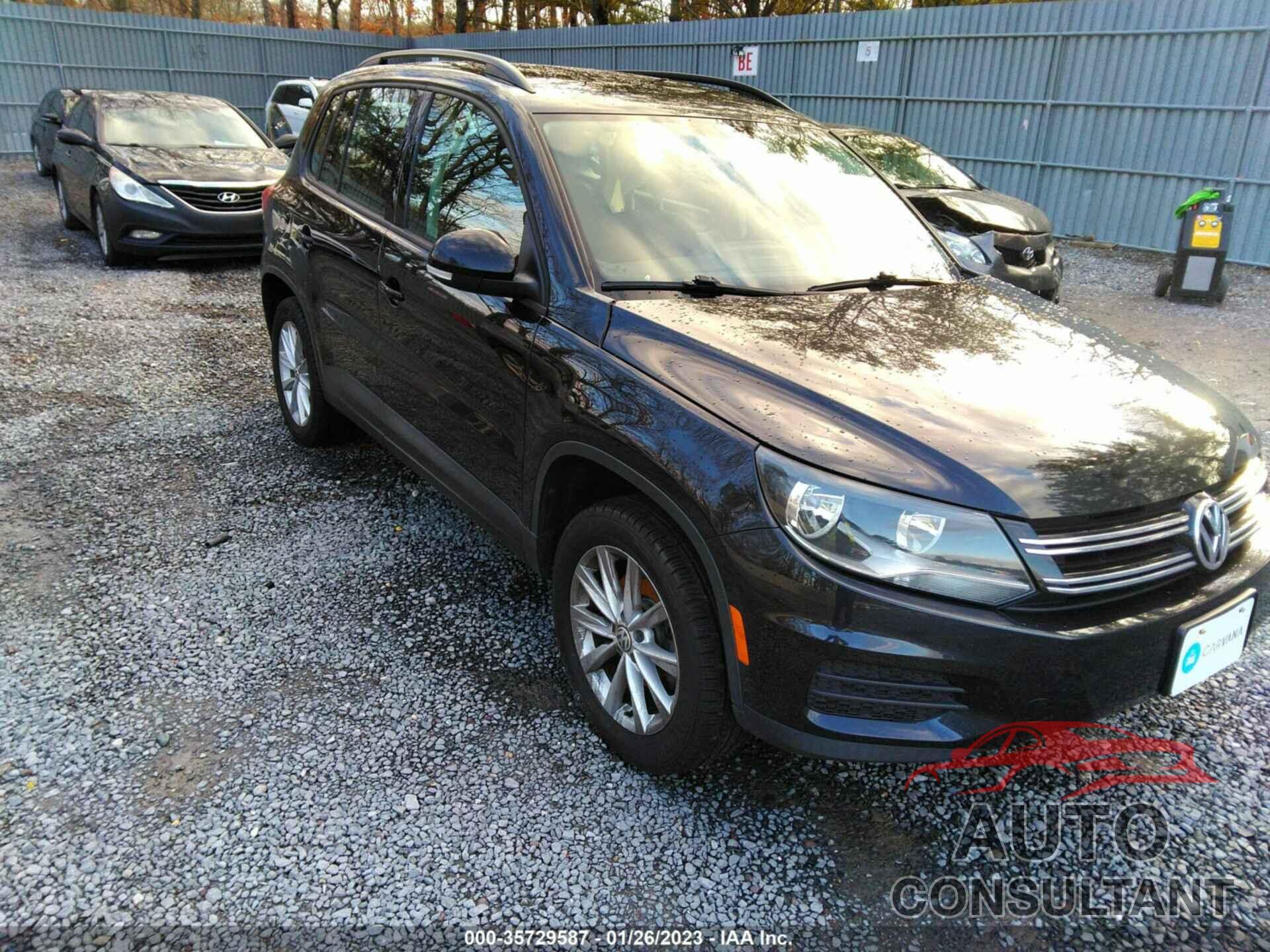 VOLKSWAGEN TIGUAN LIMITED 2018 - WVGBV7AX0JK001097