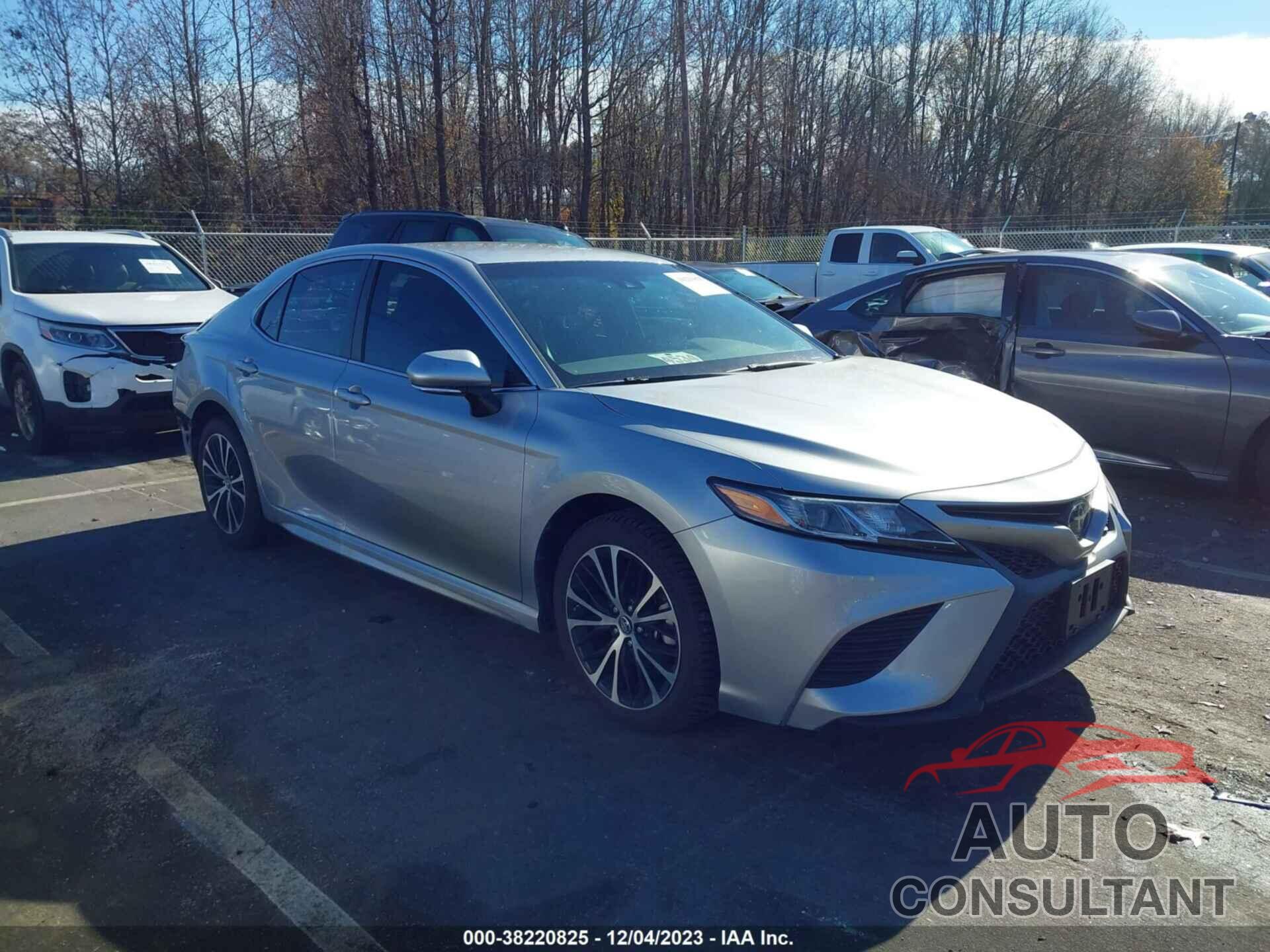 TOYOTA CAMRY 2018 - 4T1B11HK5JU157885