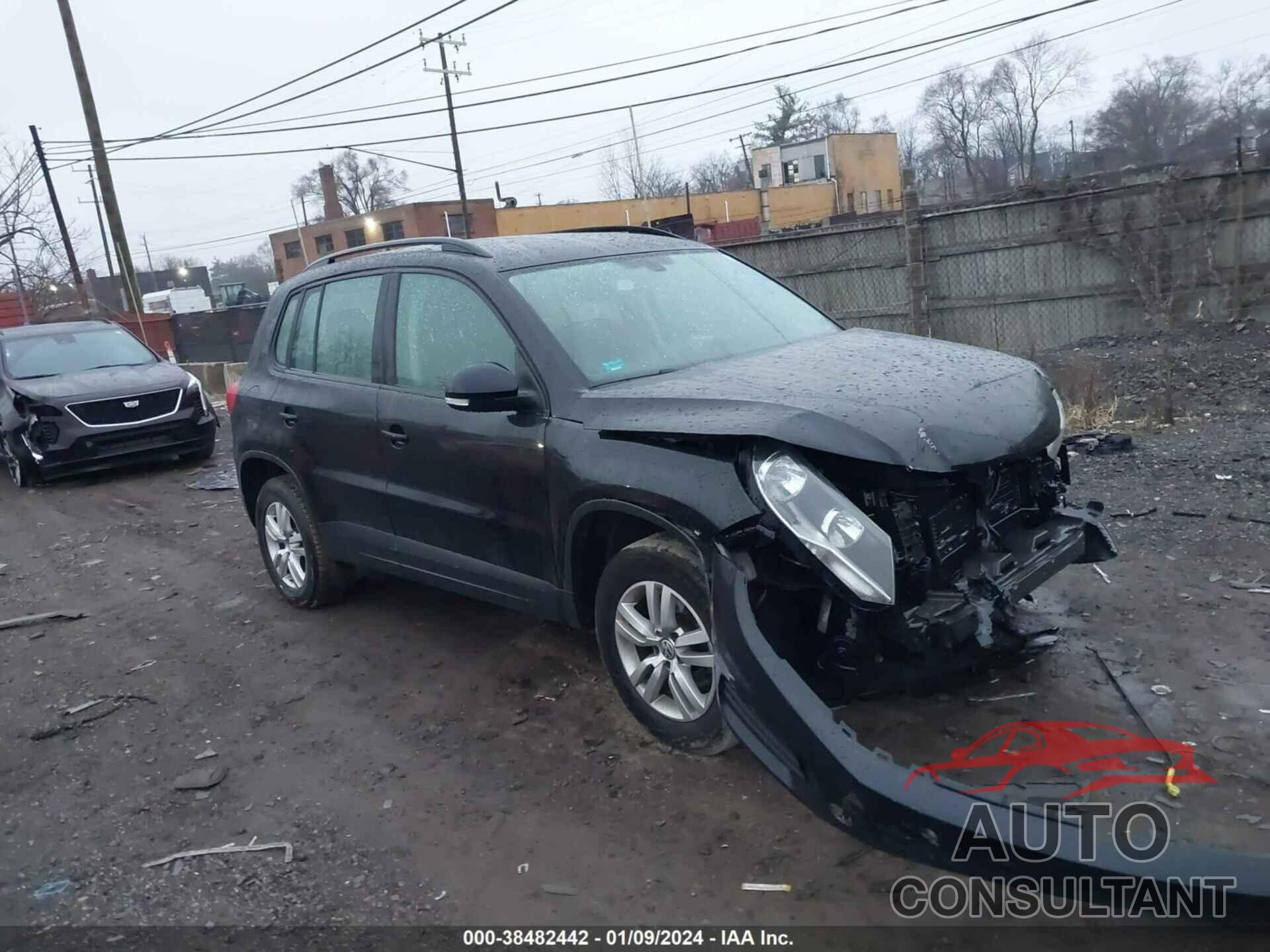 VOLKSWAGEN TIGUAN 2017 - WVGAV7AX1HK037676